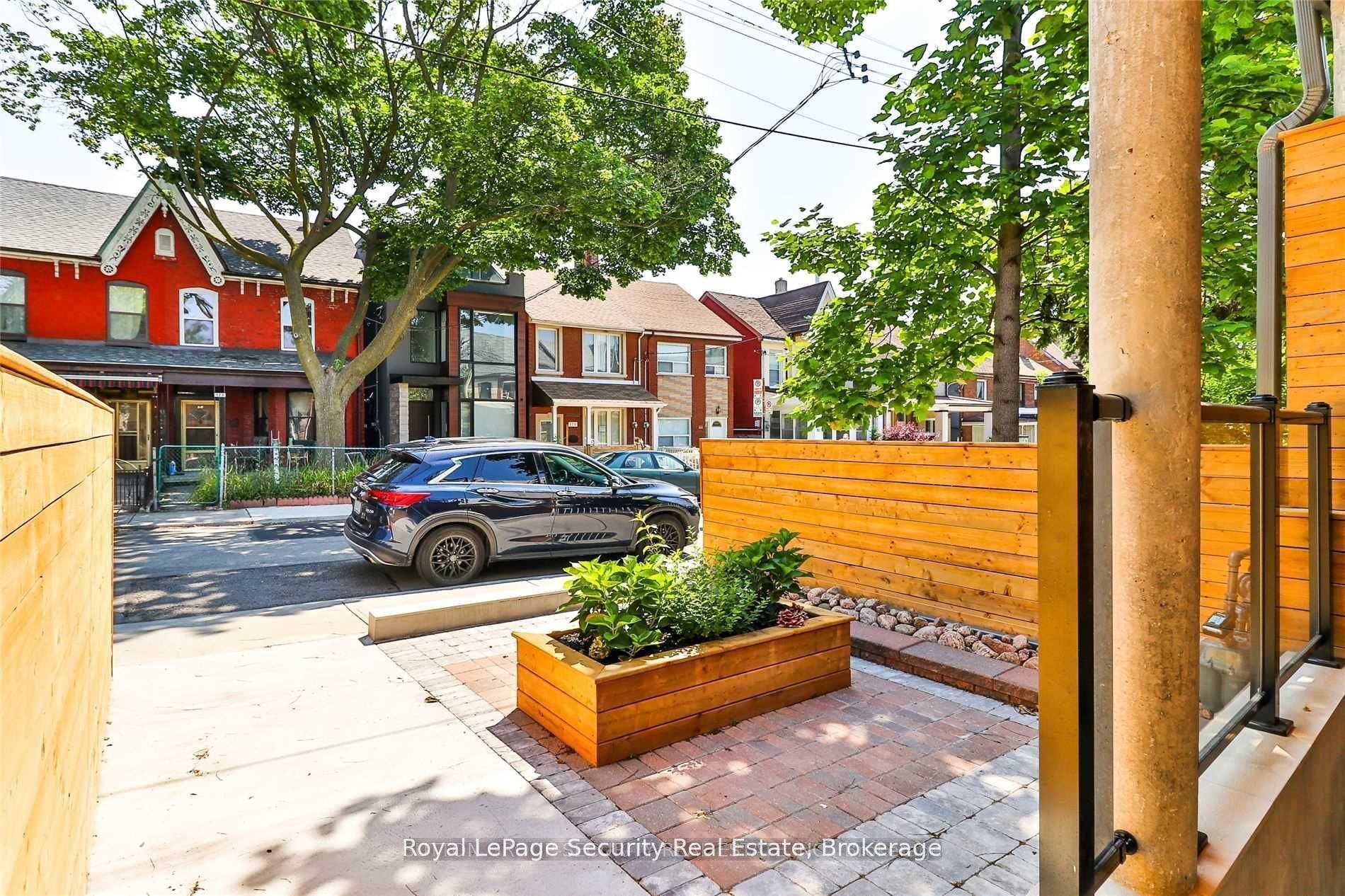 #lower - 136 Markham Street Property Photo 8