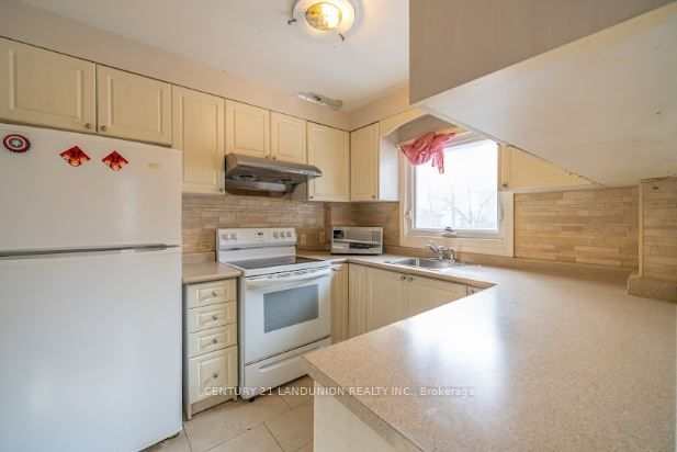 2982 Bayview Avenue Property Photo 9