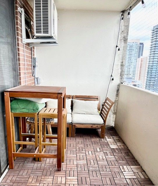 #2608 - 40 Homewood Avenue Property Photo 10