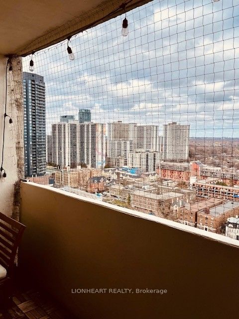 #2608 - 40 Homewood Avenue Property Photo 11