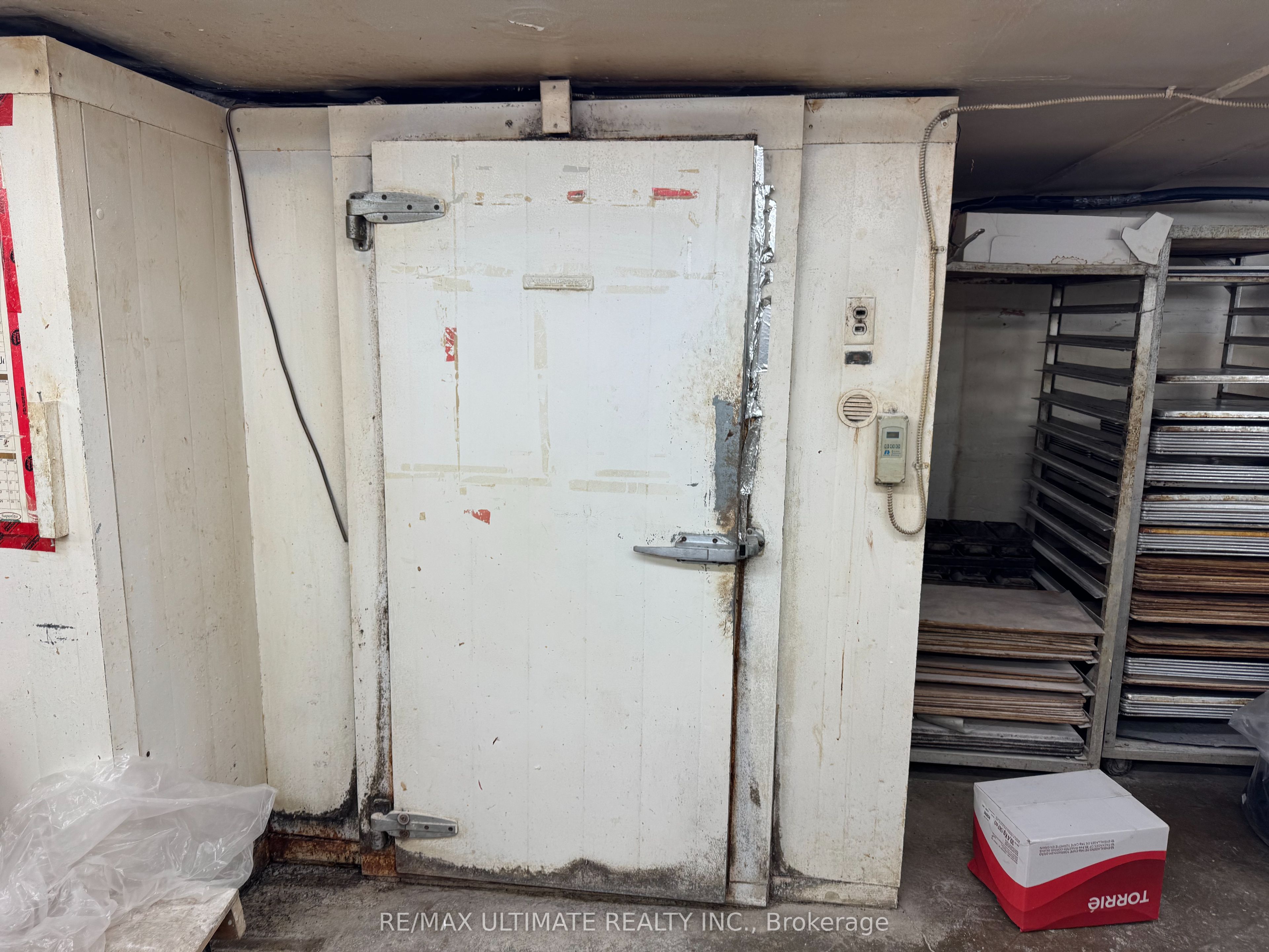 652 College Street Property Photo 8