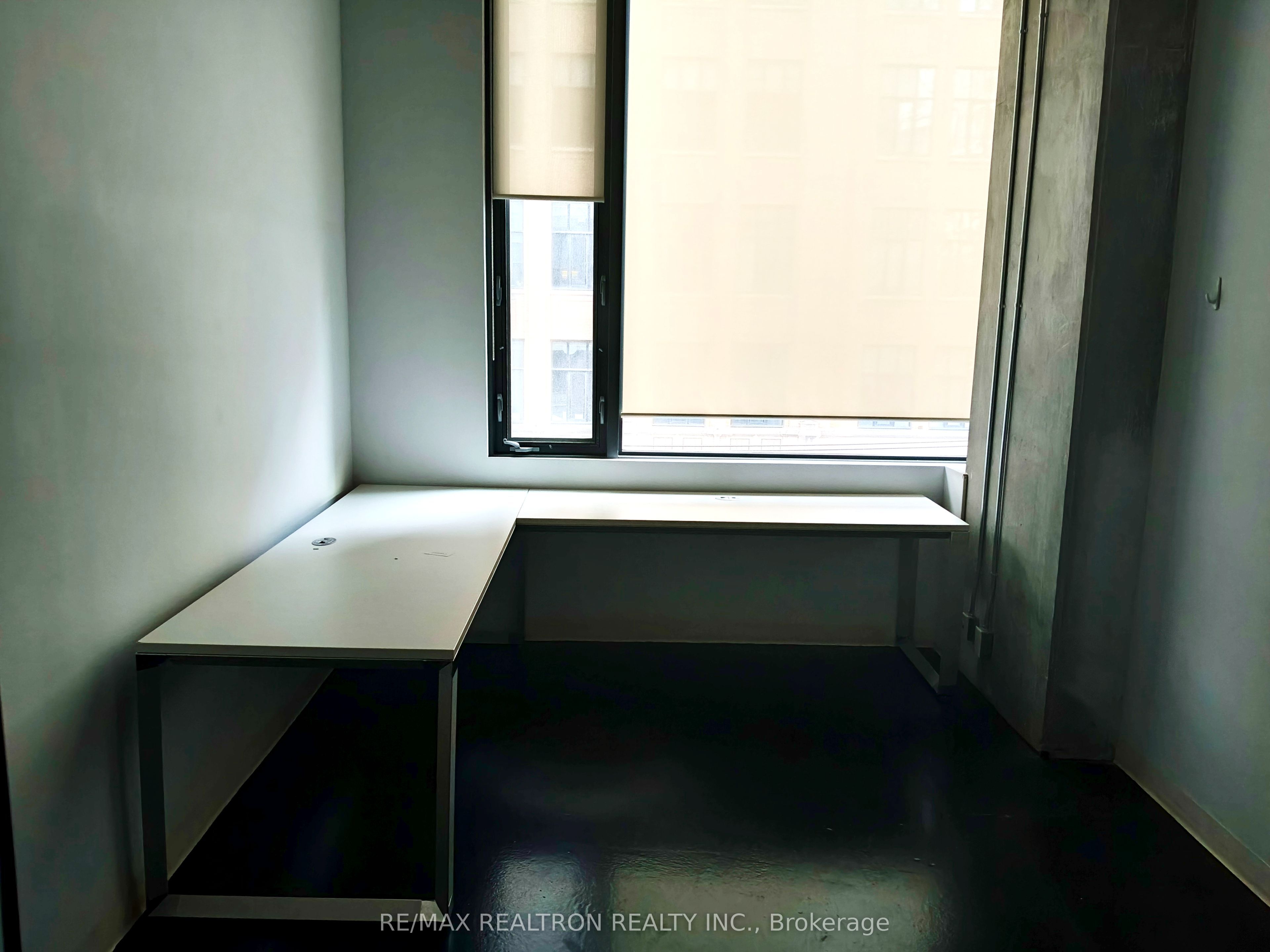 #308 - 334 Adelaide Street Property Photo 3