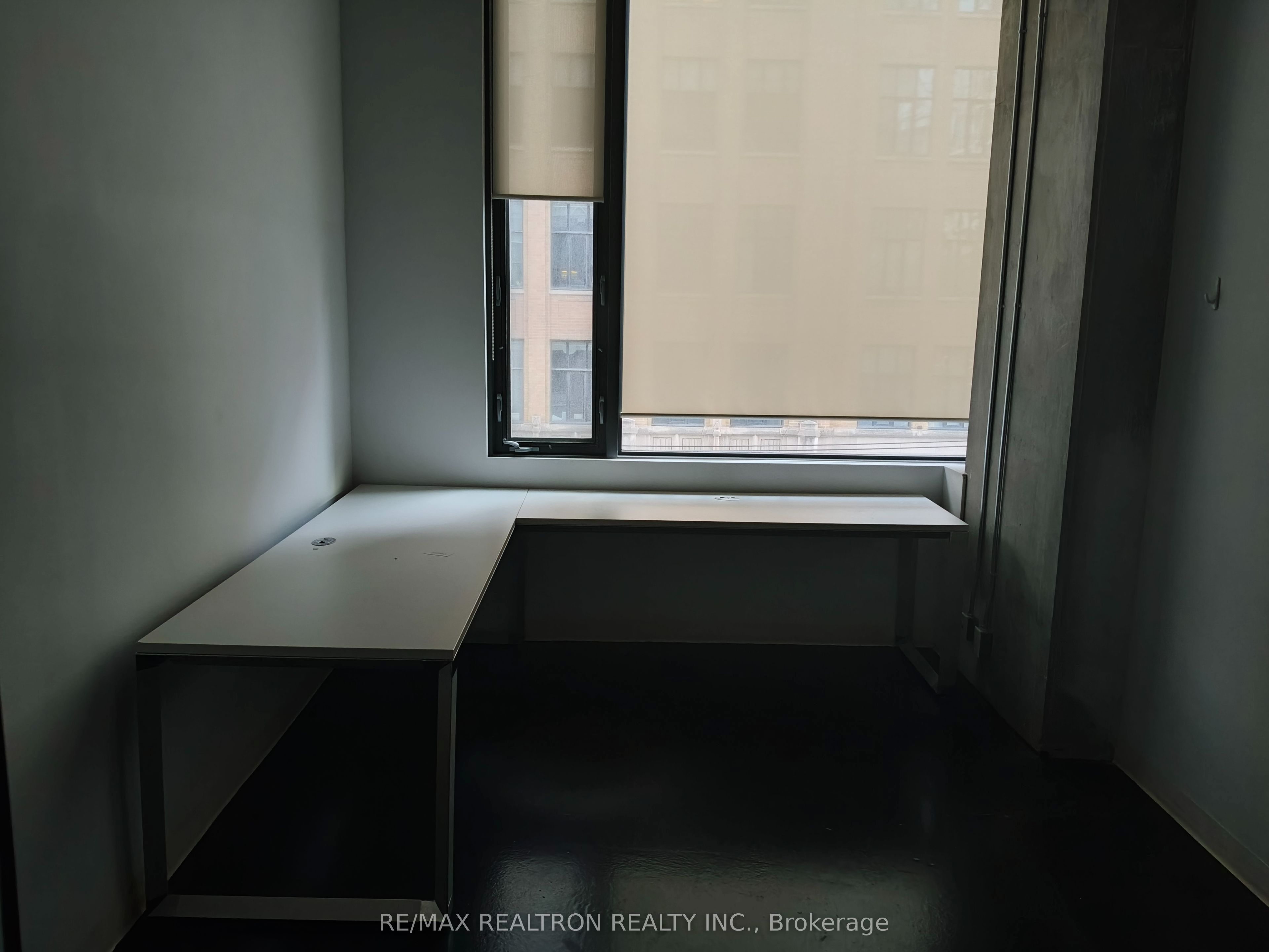 #308 - 334 Adelaide Street Property Photo 4