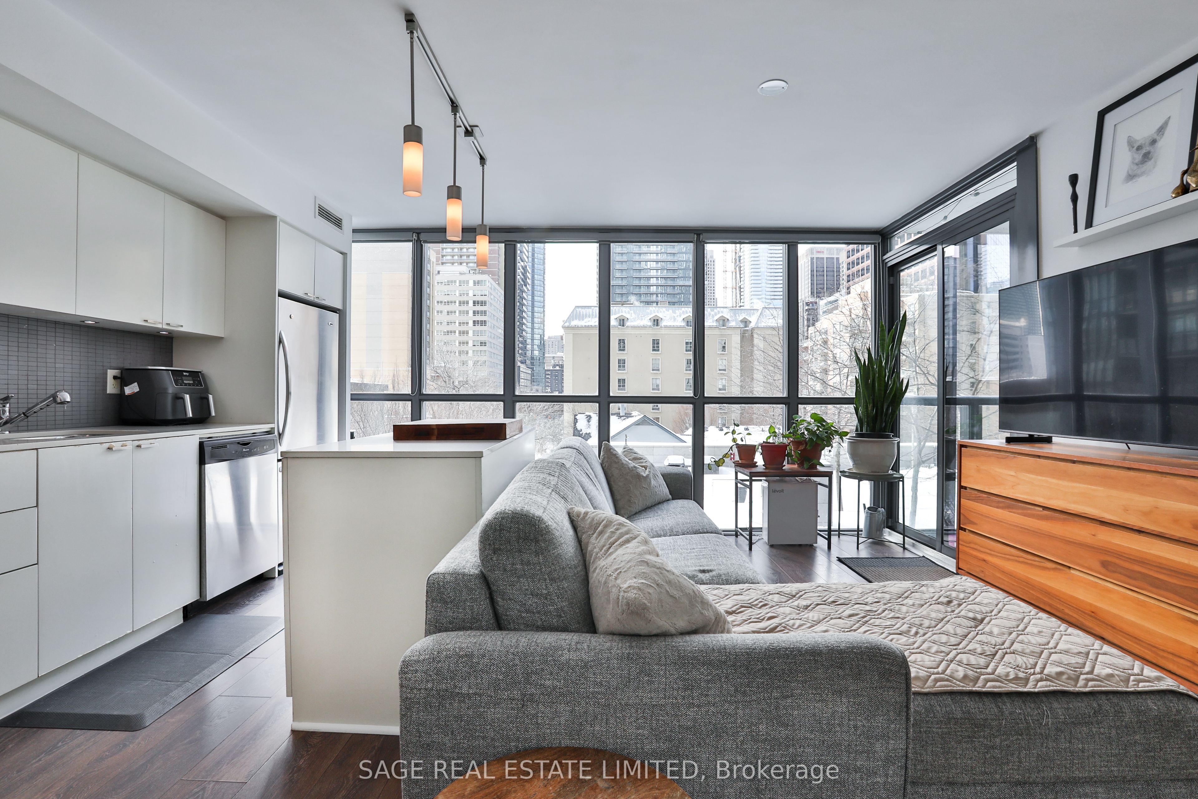 #404 - 101 Charles Street Property Photo 1