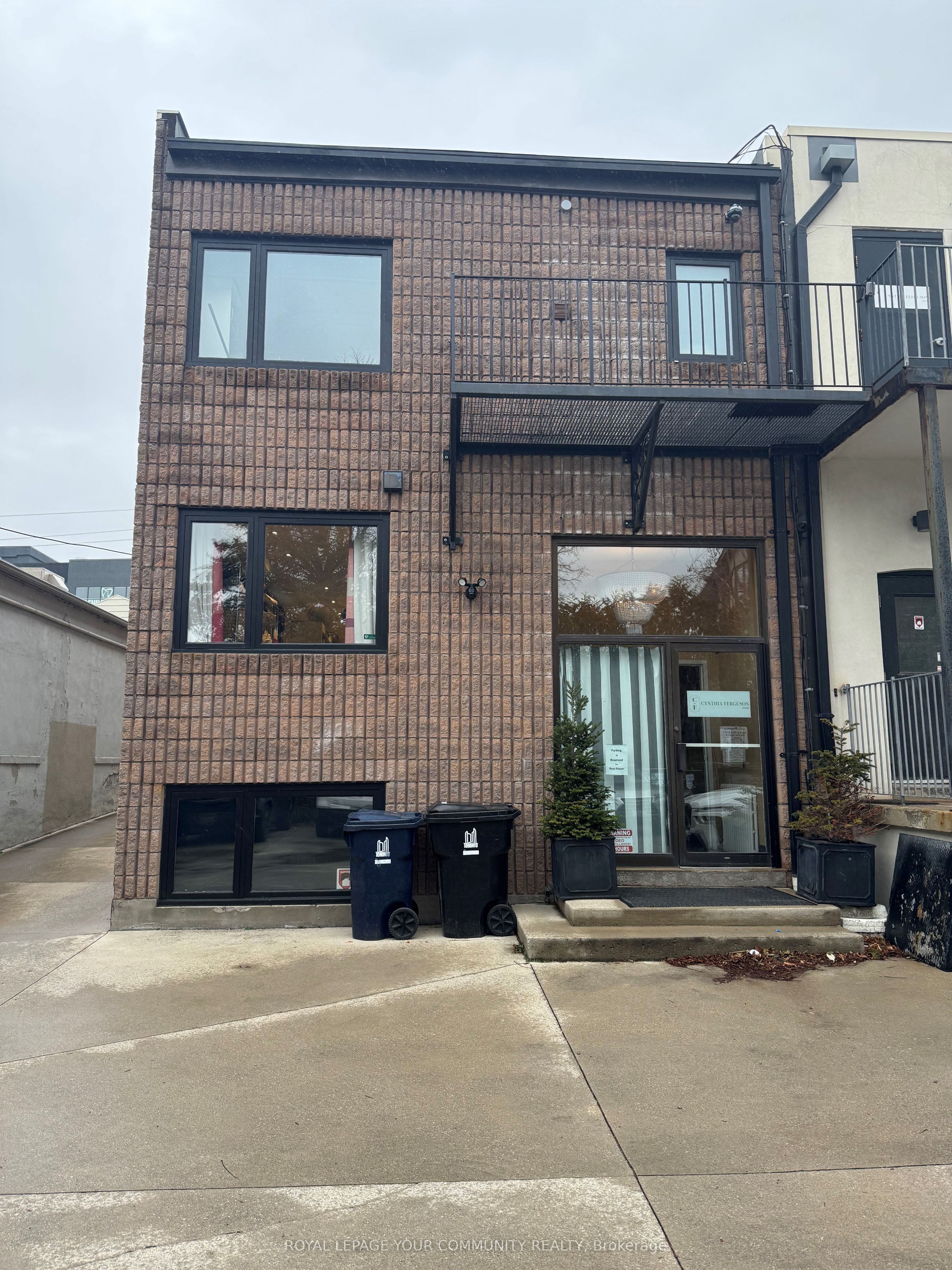 1927 Avenue Road Property Photo 2