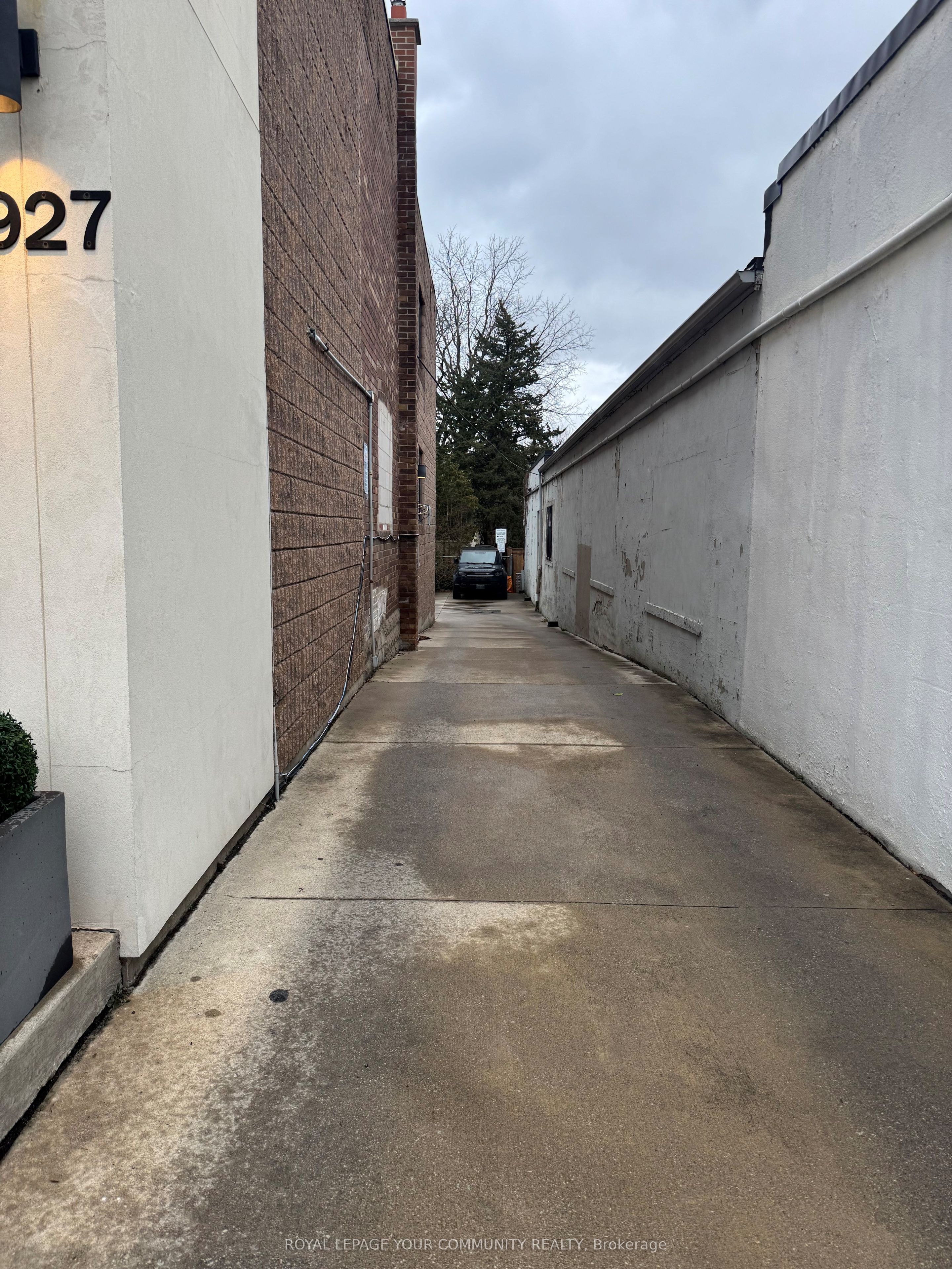1927 Avenue Road Property Photo 3