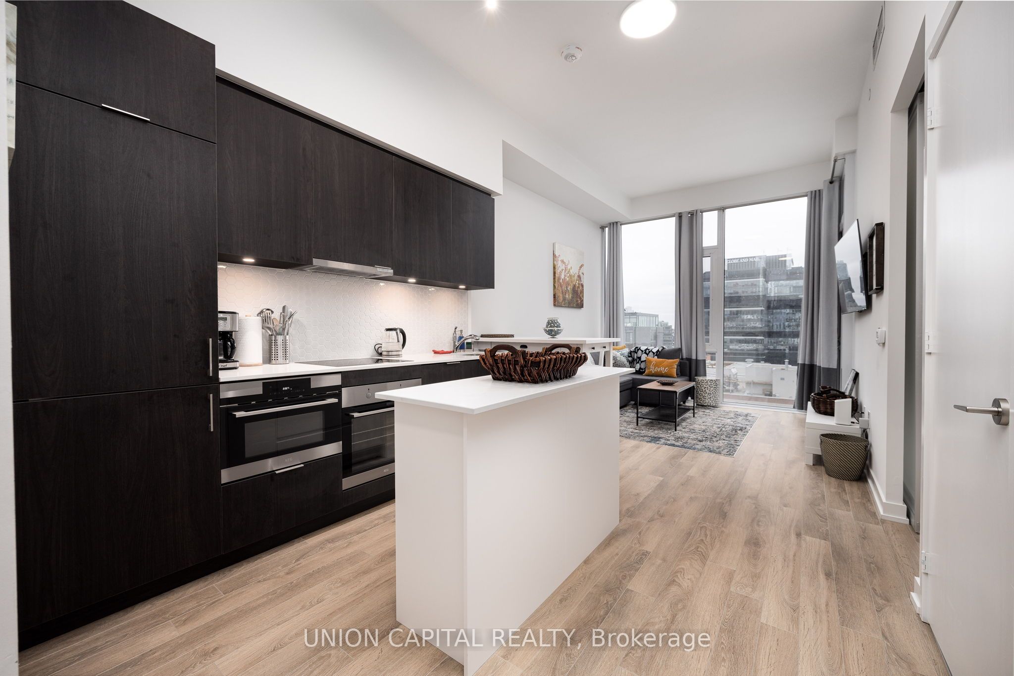 #1313 - 158 Front Street Property Photo