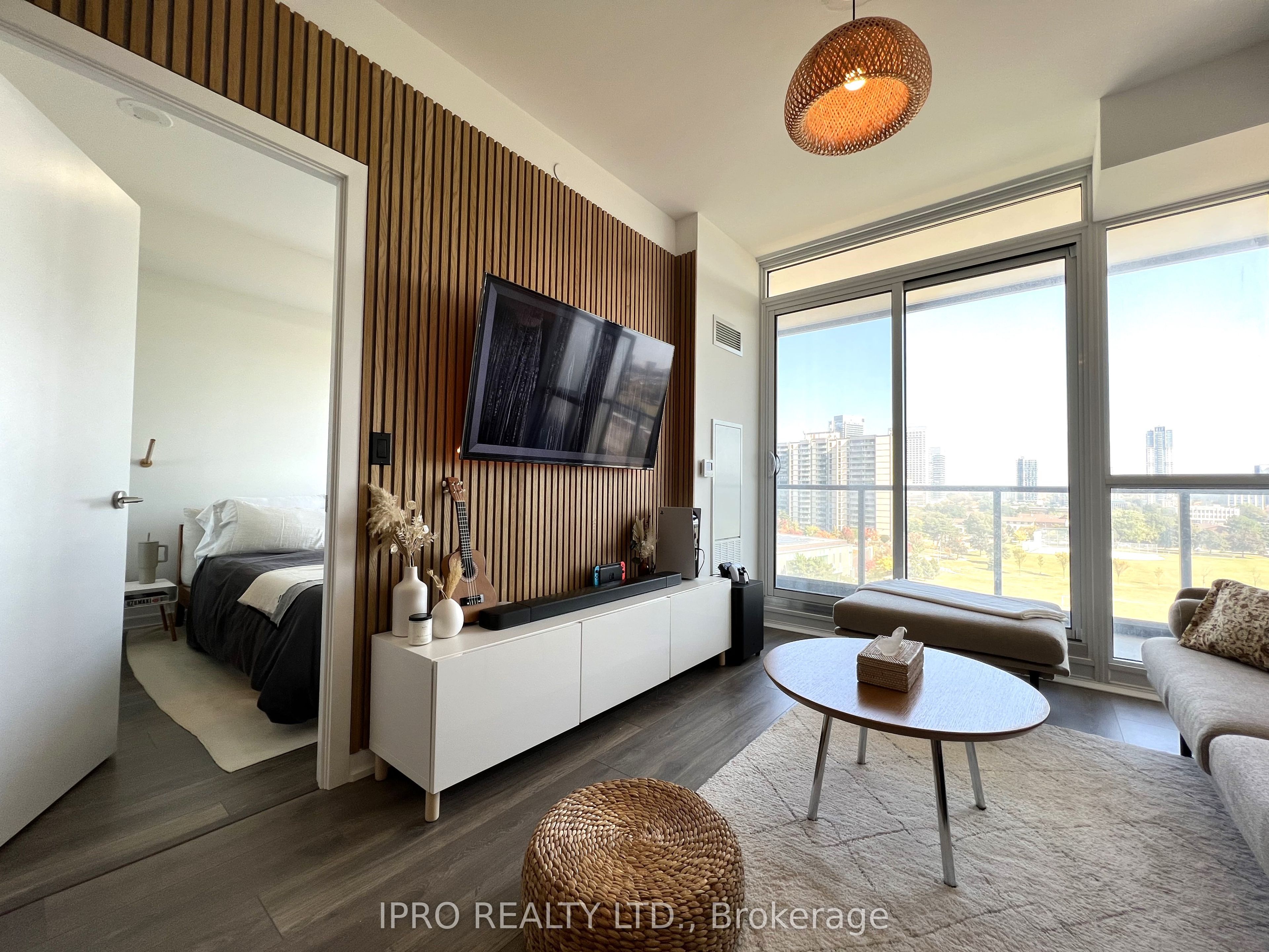 #706 - 32 Forest Manor Road Property Photo 1