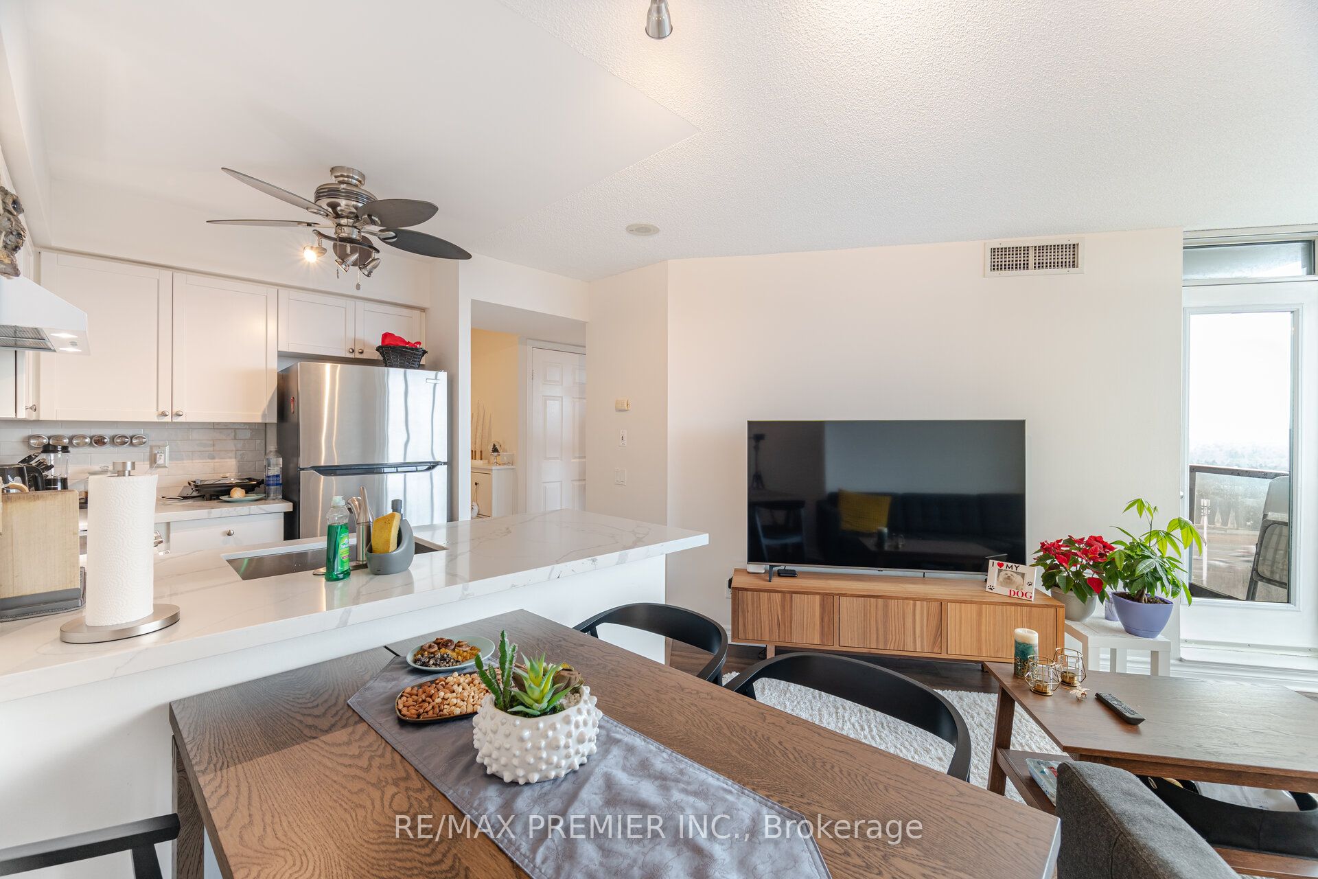 28 Harrison Garden Boulevard 2305 Property Photo 11
