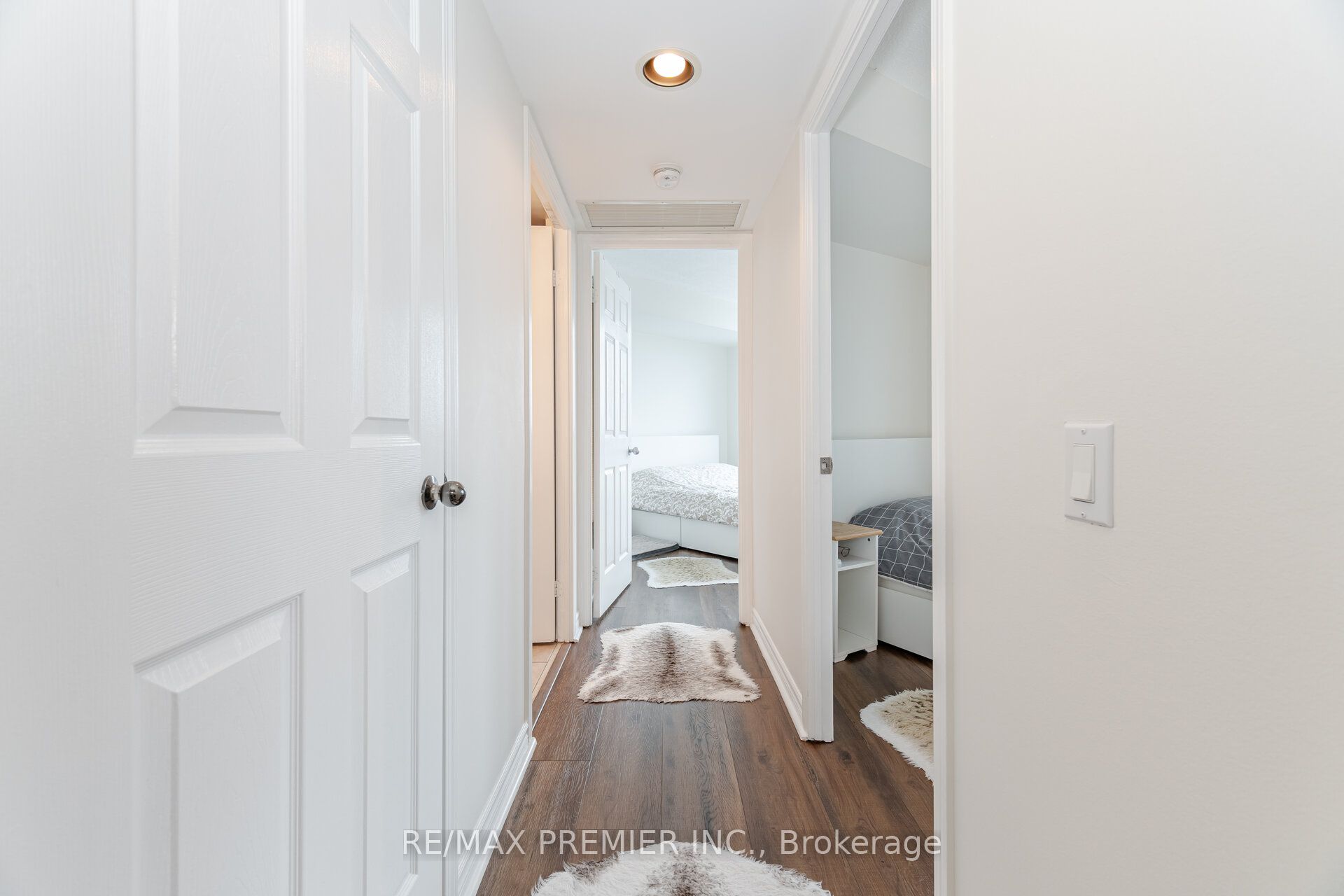 28 Harrison Garden Boulevard 2305 Property Photo 18