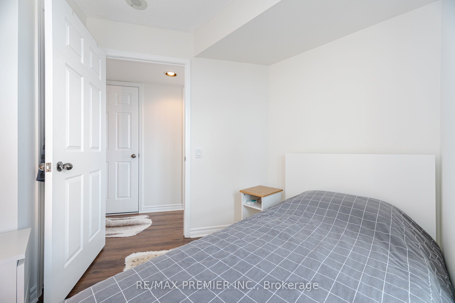 28 Harrison Garden Boulevard 2305 Property Photo 24