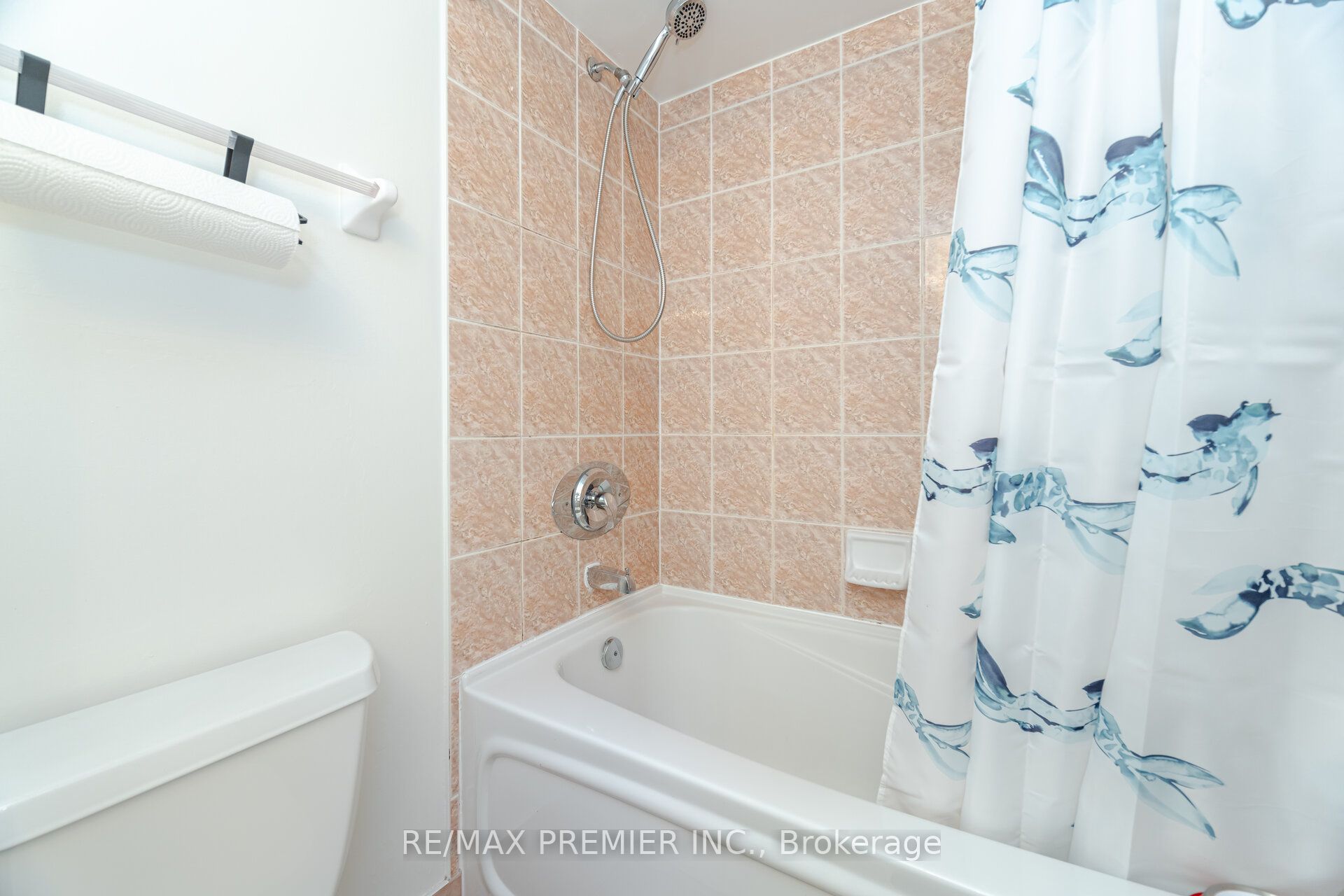 28 Harrison Garden Boulevard 2305 Property Photo 26