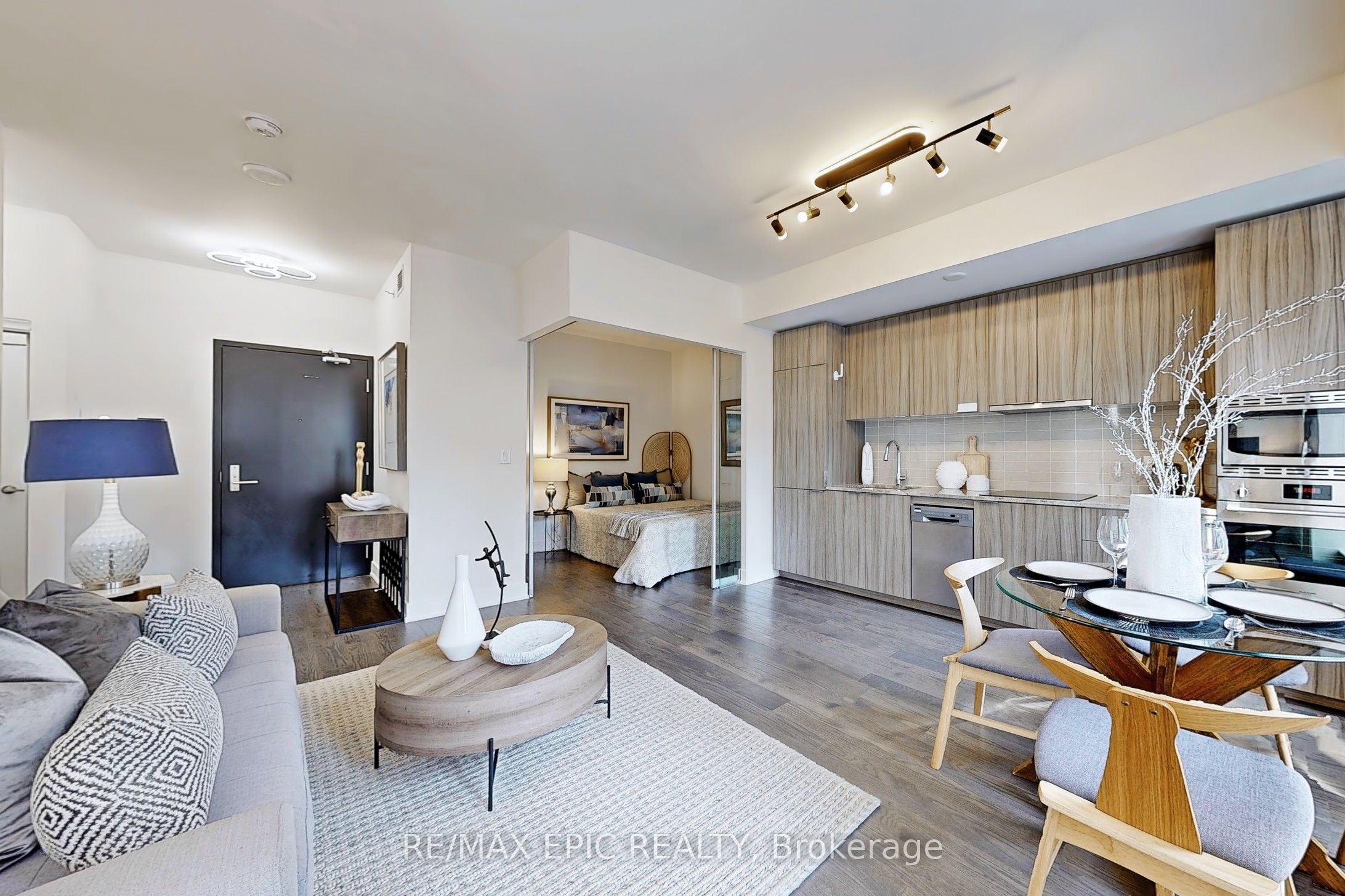 #409 - 955 Bay Street Property Photo 2