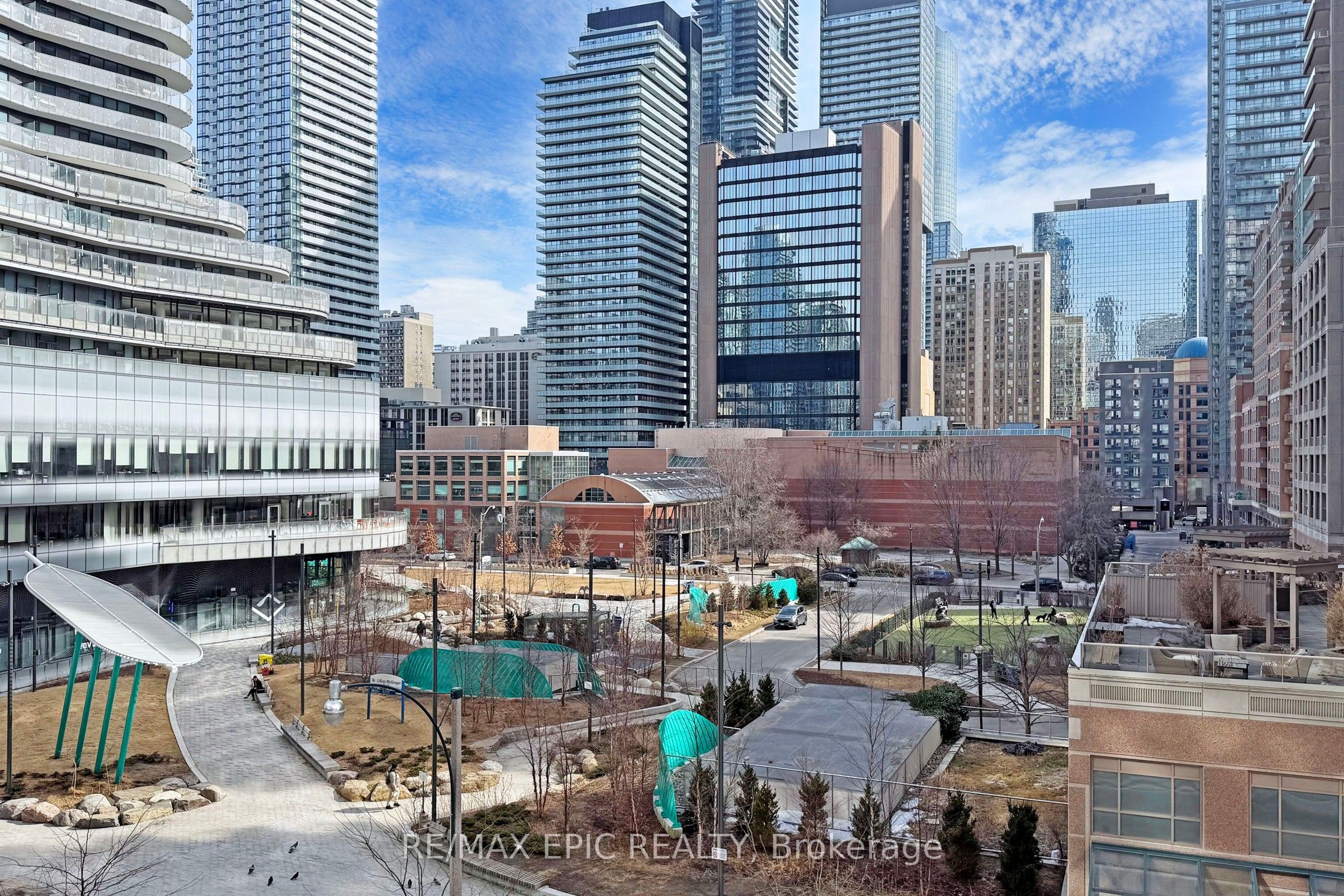 #409 - 955 Bay Street Property Photo 4