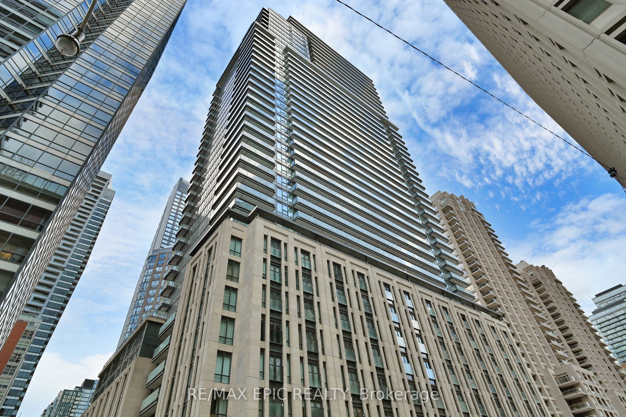 #409 - 955 Bay Street Property Photo 5