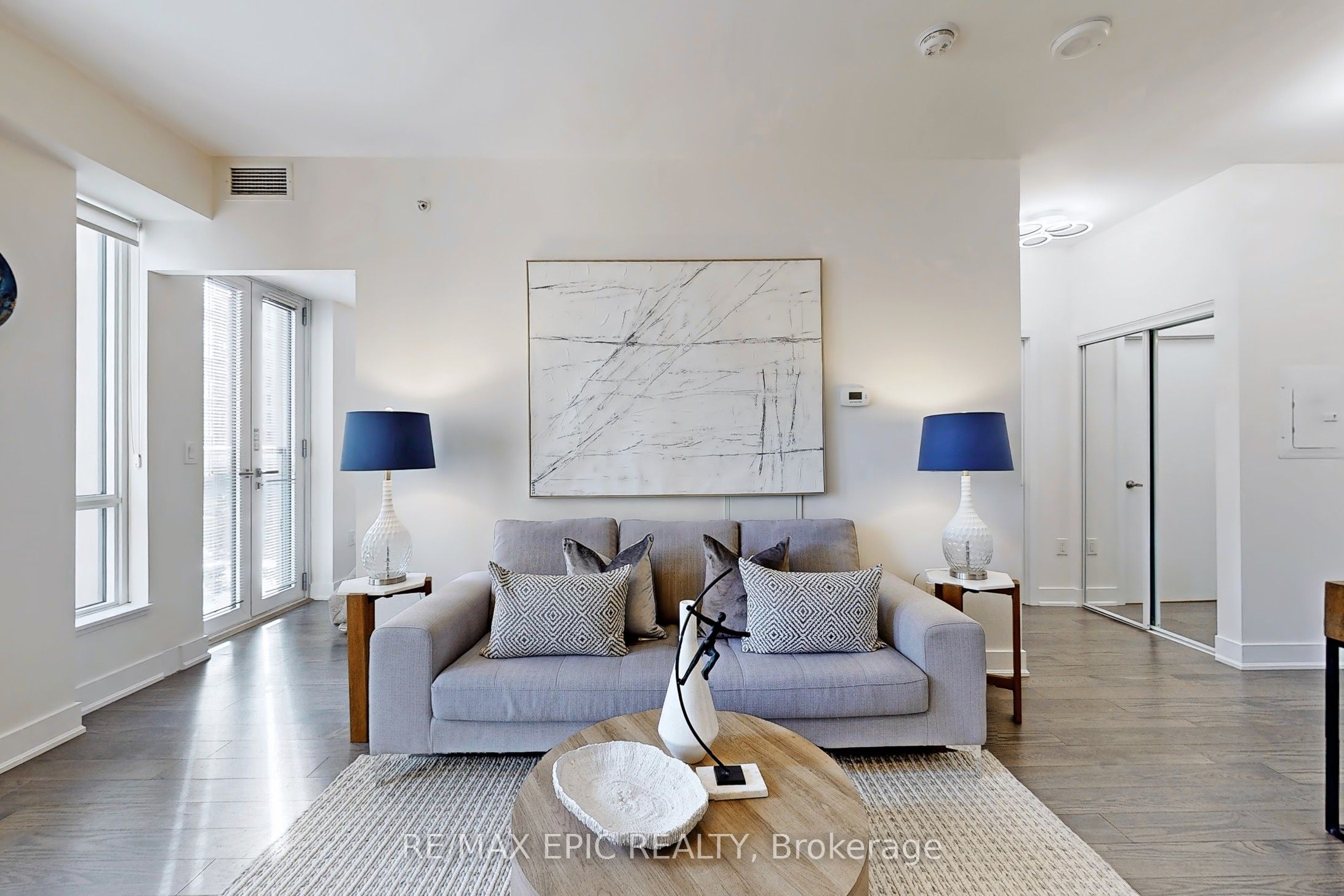 #409 - 955 Bay Street Property Photo 7