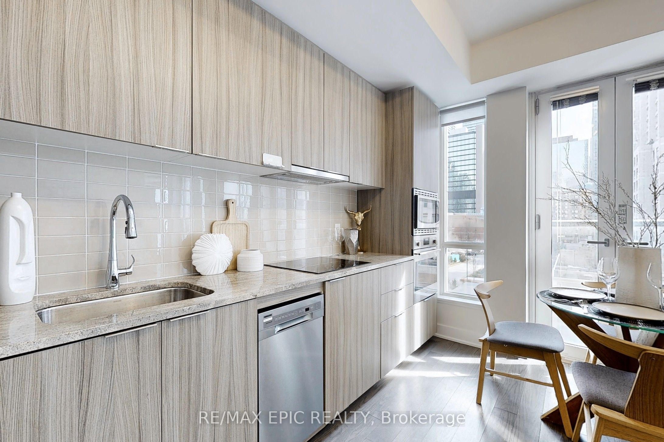 #409 - 955 Bay Street Property Photo 9