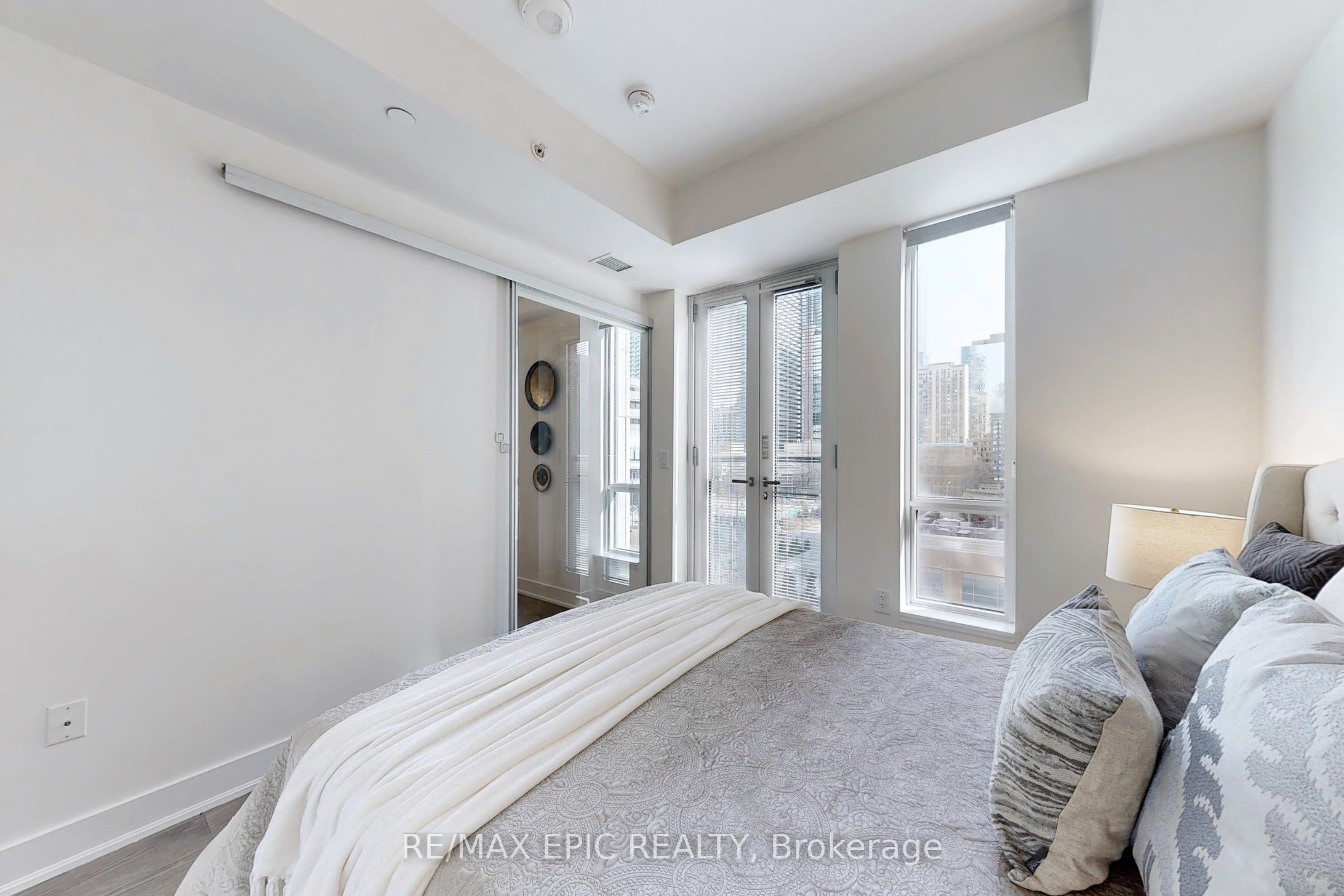 #409 - 955 Bay Street Property Photo 16