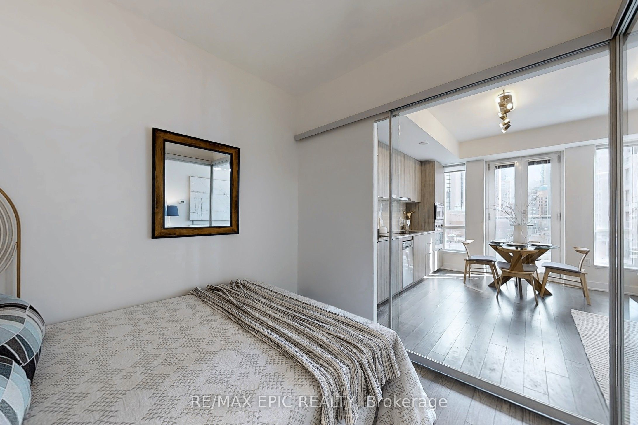 #409 - 955 Bay Street Property Photo 17