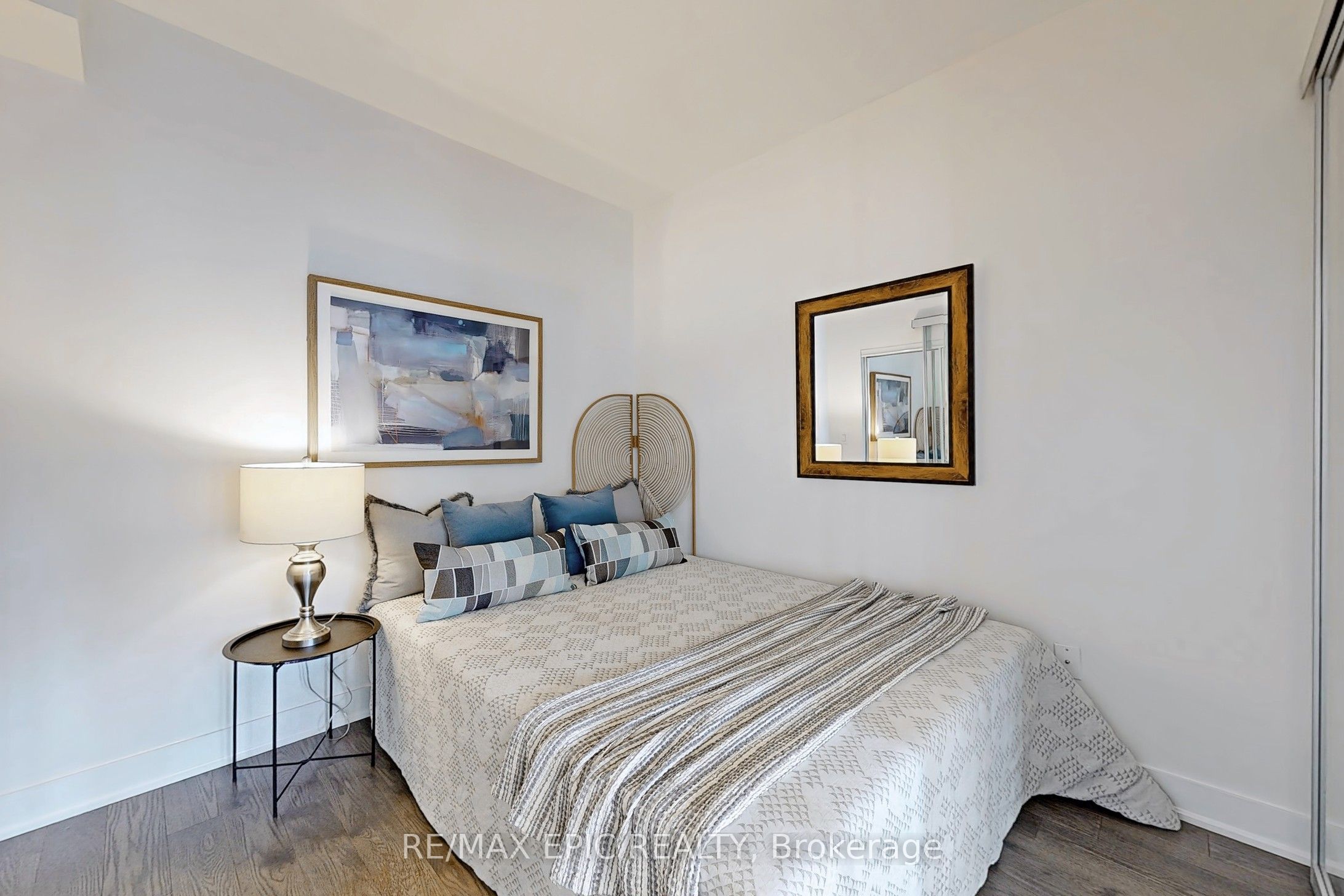 #409 - 955 Bay Street Property Photo 19