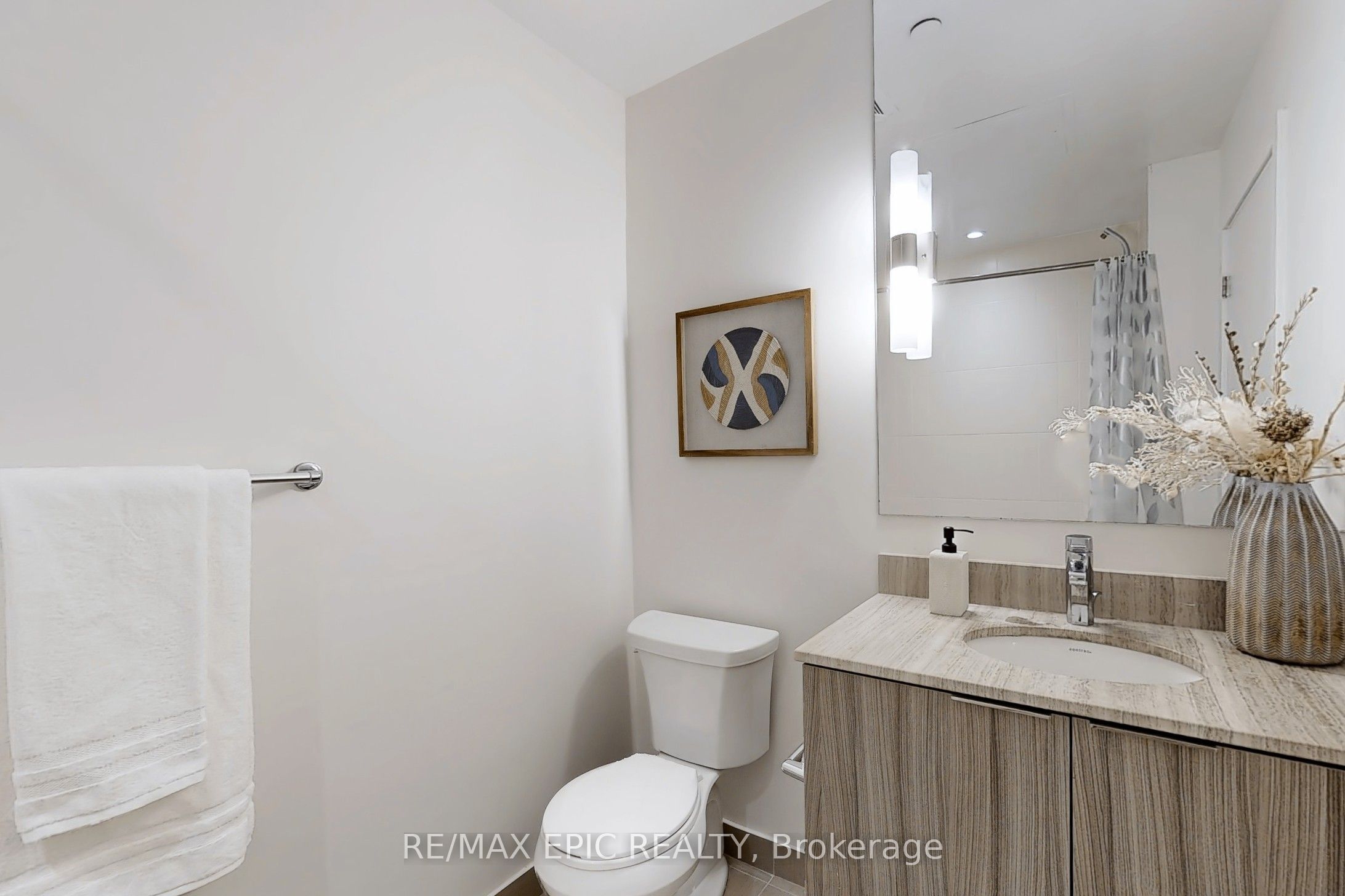 #409 - 955 Bay Street Property Photo 20