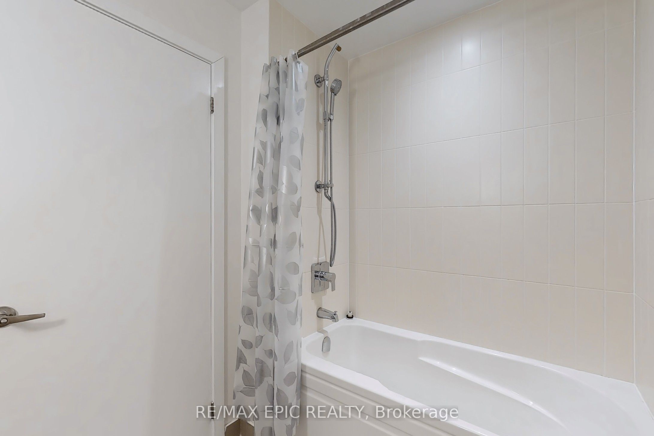 #409 - 955 Bay Street Property Photo 21