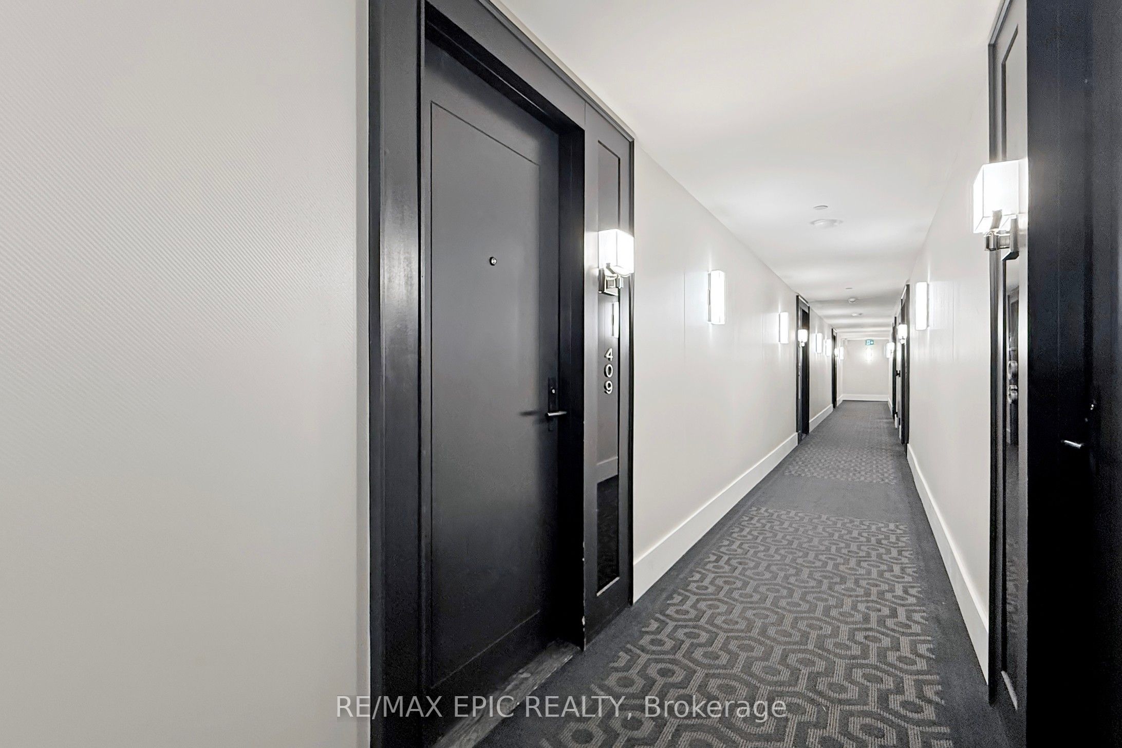 #409 - 955 Bay Street Property Photo 25