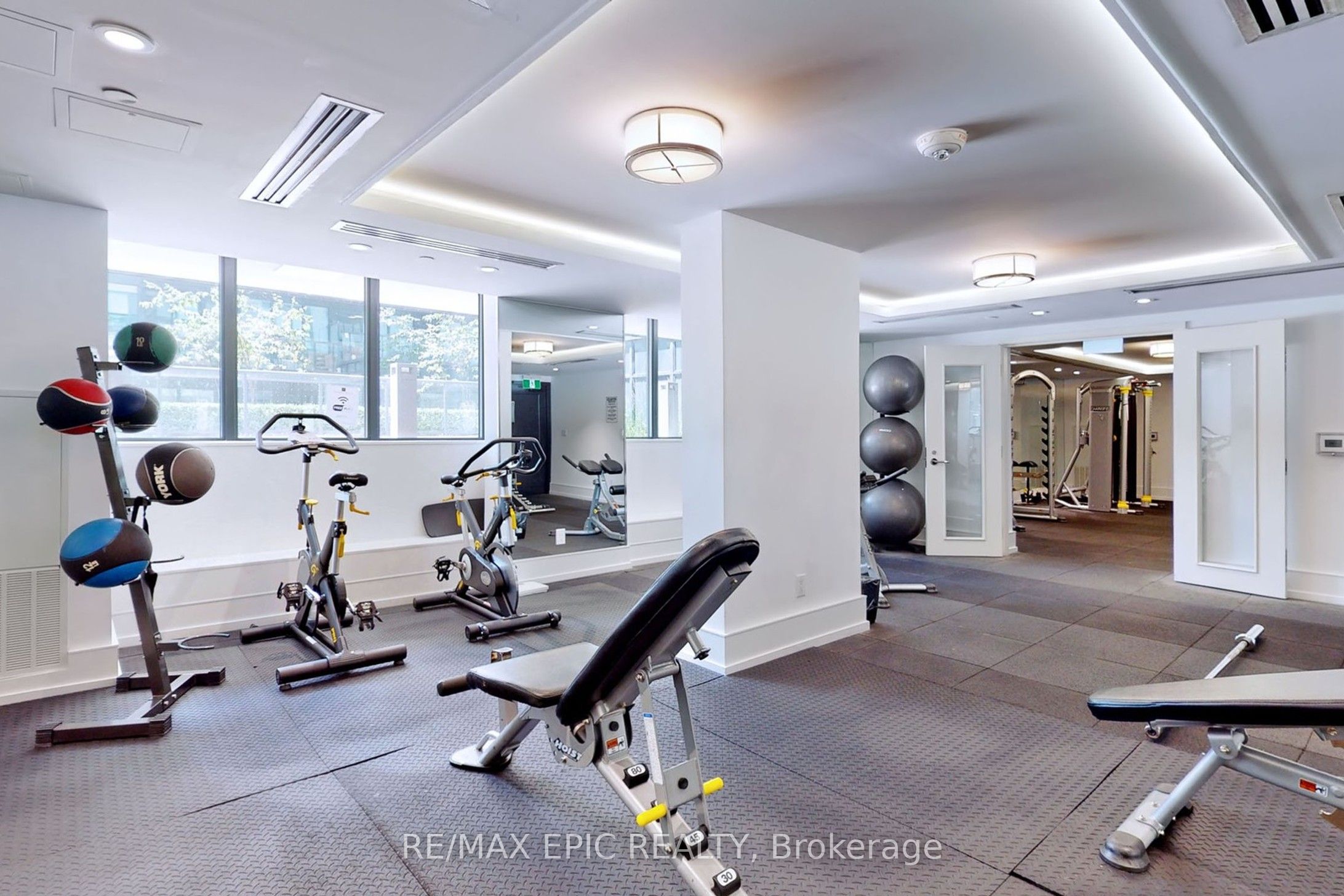 #409 - 955 Bay Street Property Photo 31