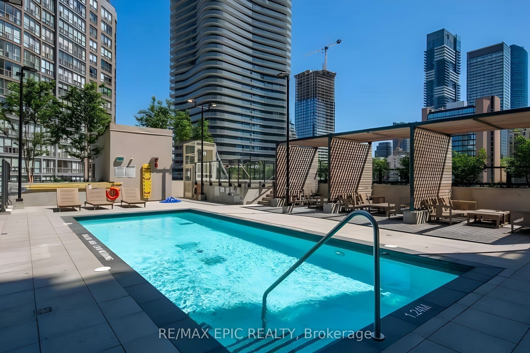 #409 - 955 Bay Street Property Photo 32