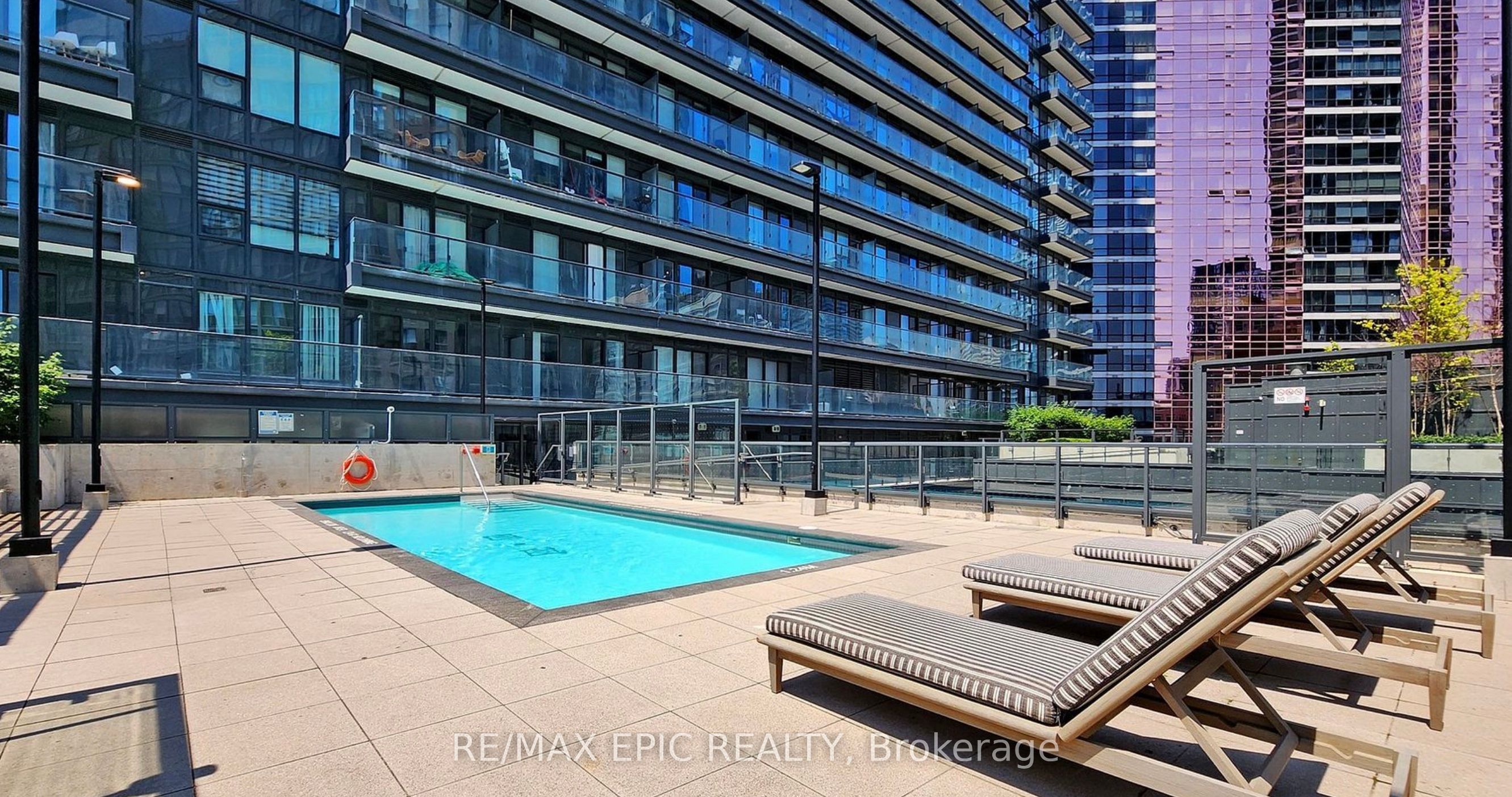 #409 - 955 Bay Street Property Photo 33