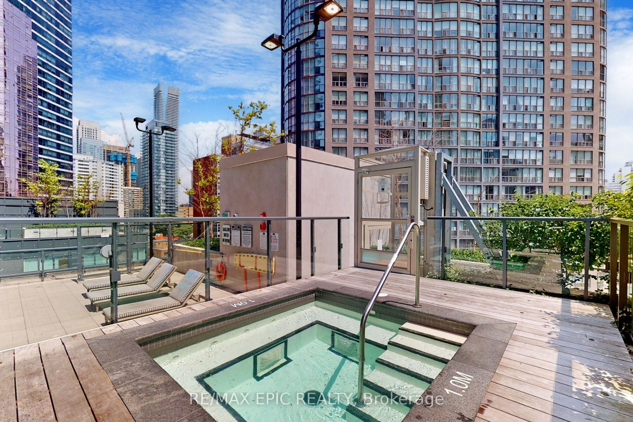 #409 - 955 Bay Street Property Photo 34