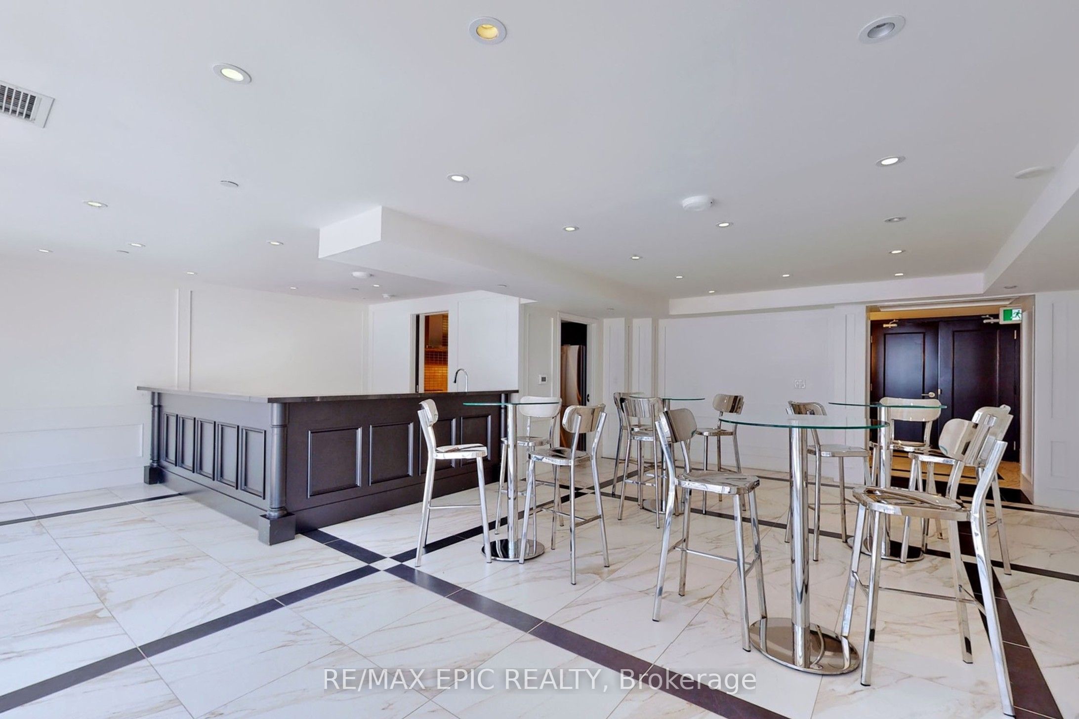 #409 - 955 Bay Street Property Photo 38