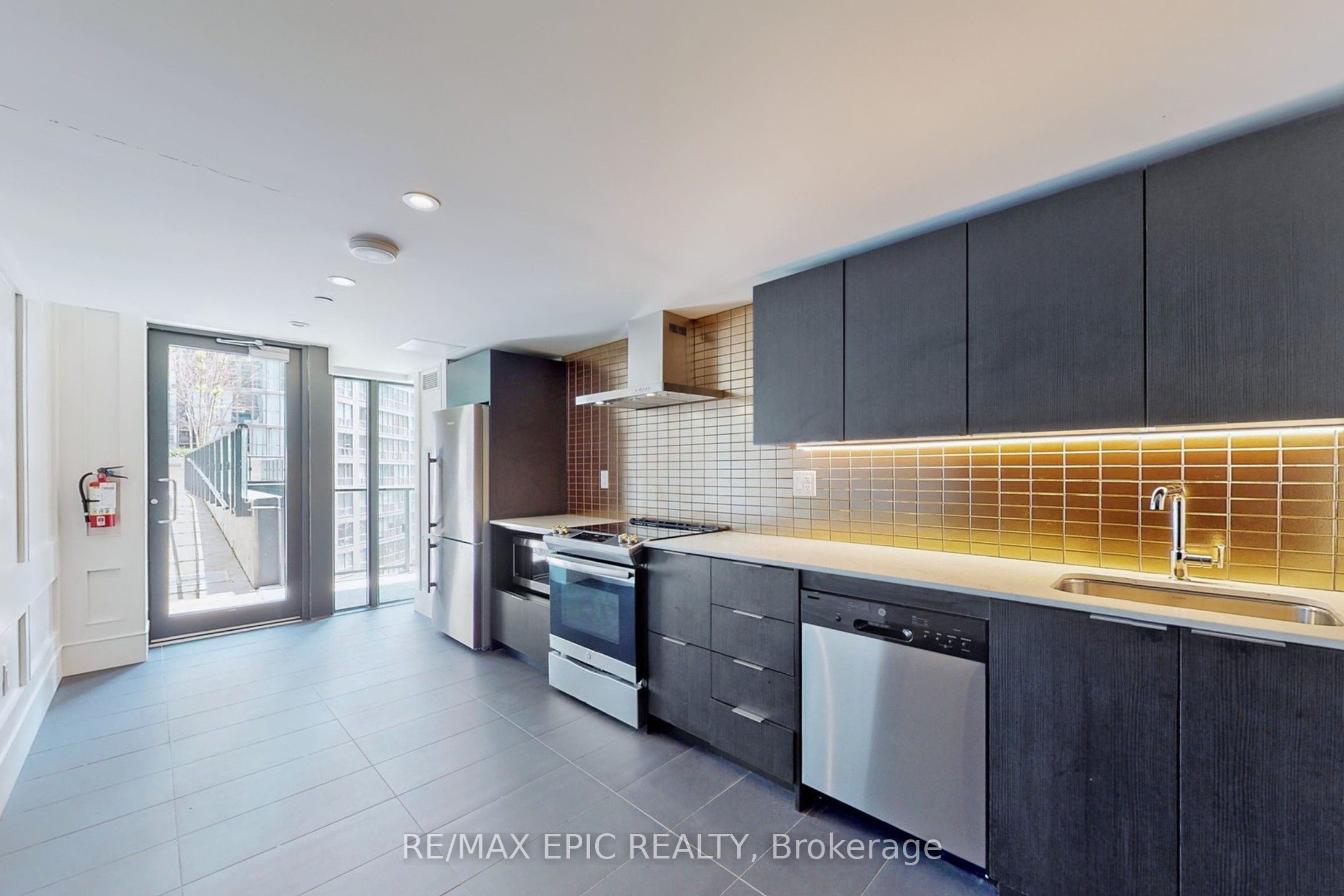 #409 - 955 Bay Street Property Photo 40