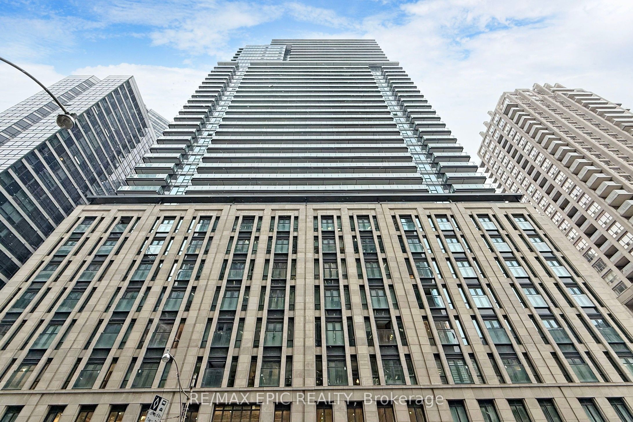#409 - 955 Bay Street Property Photo 46