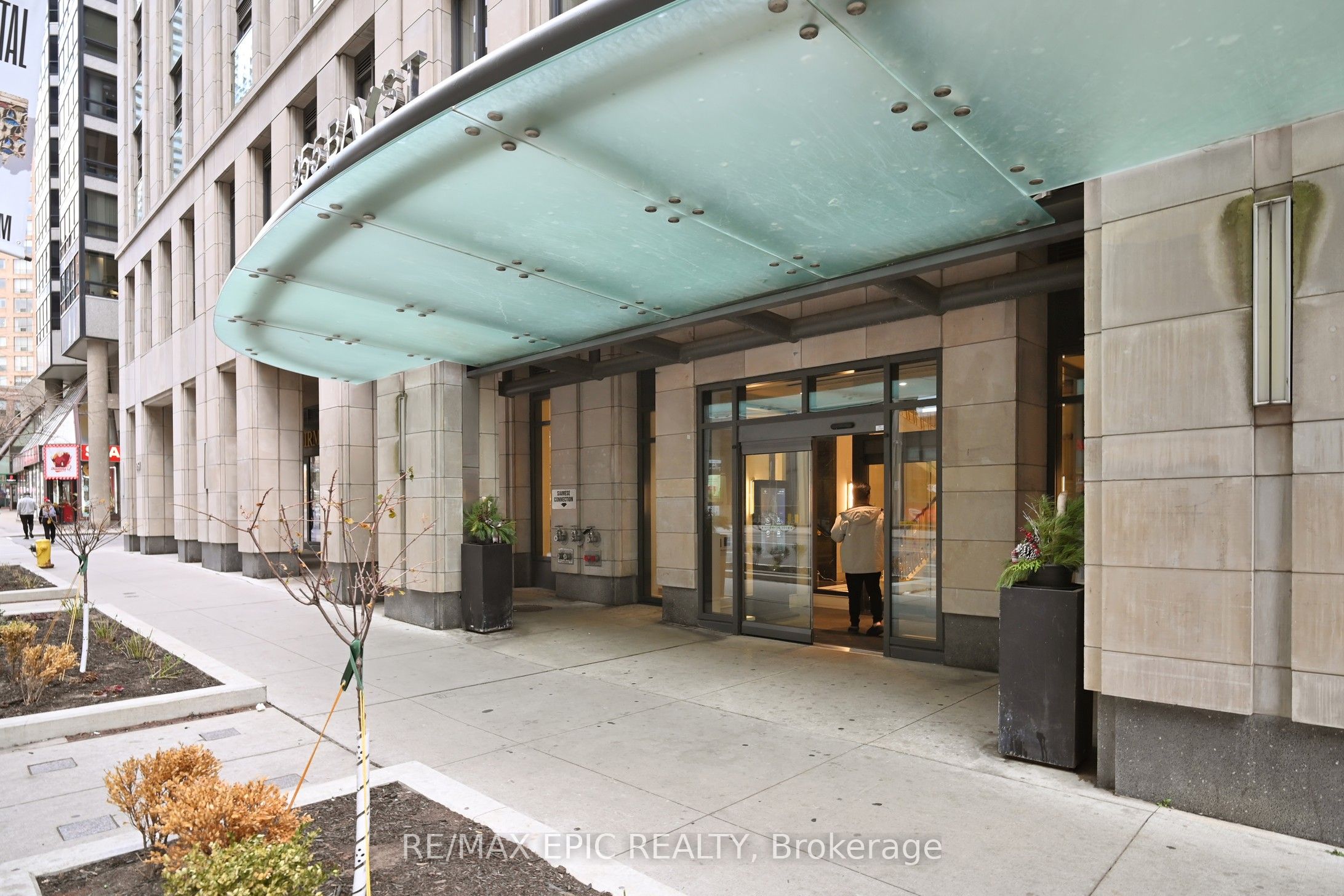 #409 - 955 Bay Street Property Photo 47