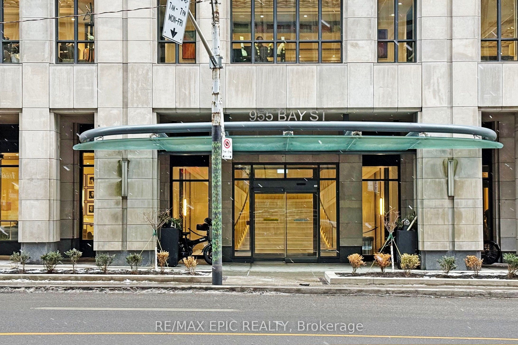 #409 - 955 Bay Street Property Photo 48