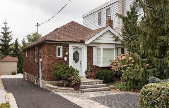 #lower - 428 Roehampton Avenue Property Photo