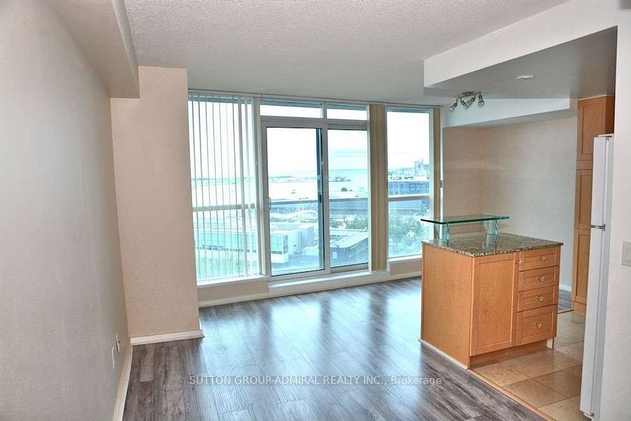 #1109 - 208 Queens Quay Property Photo 5