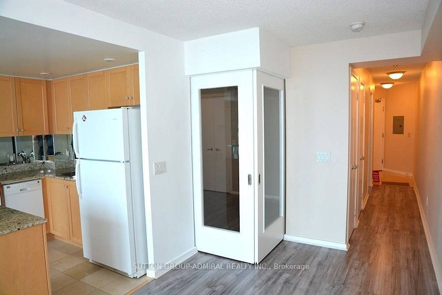 #1109 - 208 Queens Quay Property Photo 10
