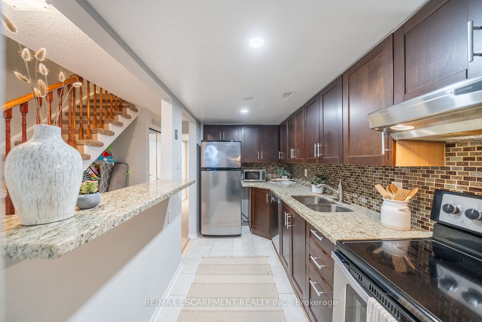 #b - 36 Shank Street Property Photo 5