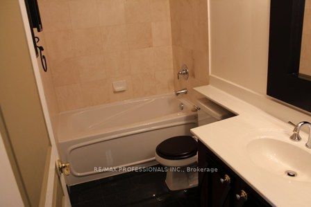 #211 - 55 Harrison Garden Boulevard Property Photo 8