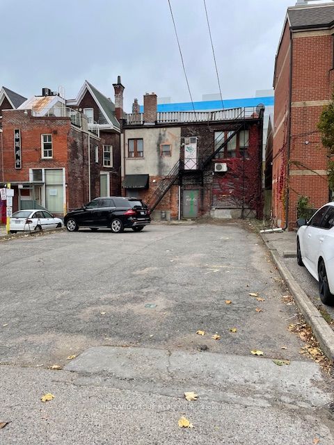 350 Dundas Street Property Photo 4