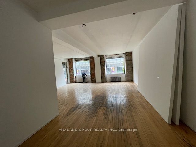 350 Dundas Street Property Photo 5