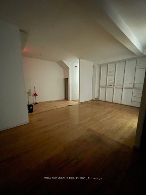 350 Dundas Street Property Photo 6