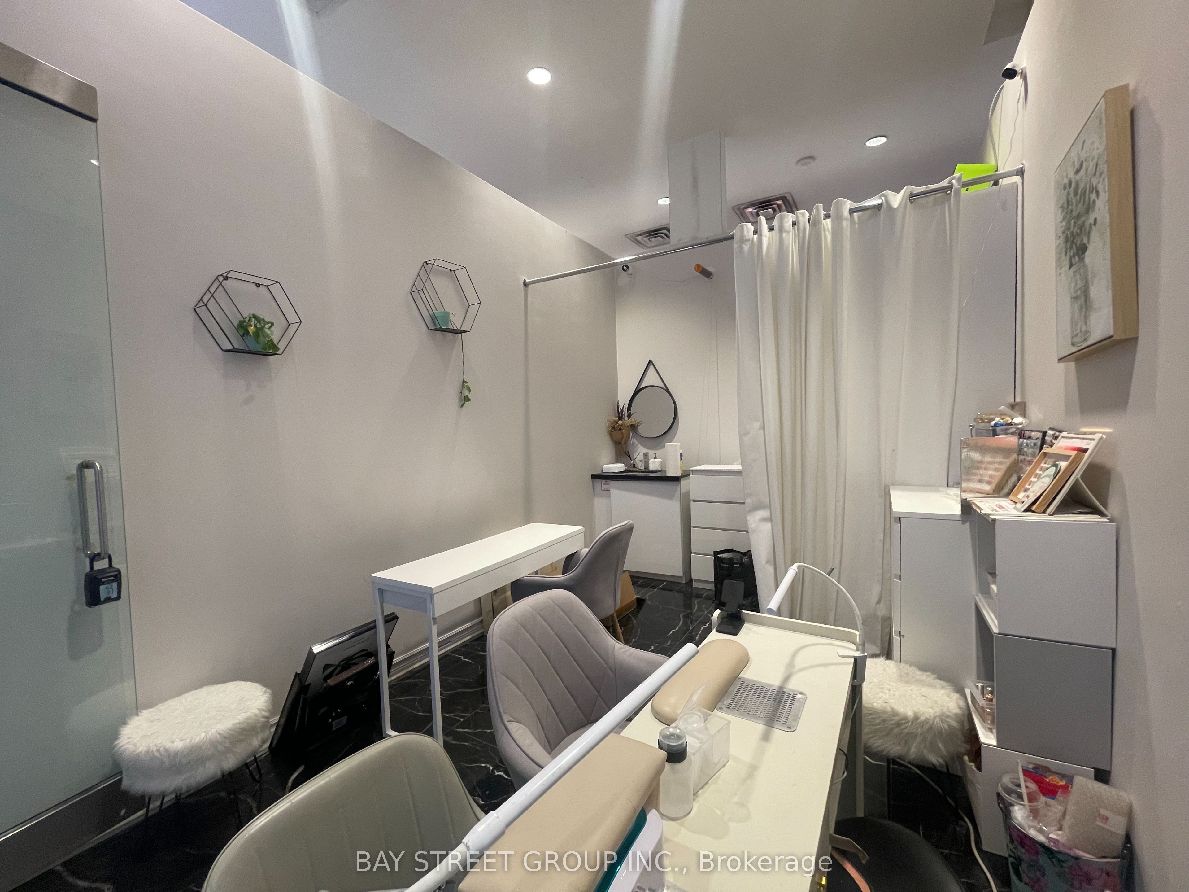 #154 - 4750 Yonge Street Property Photo 5
