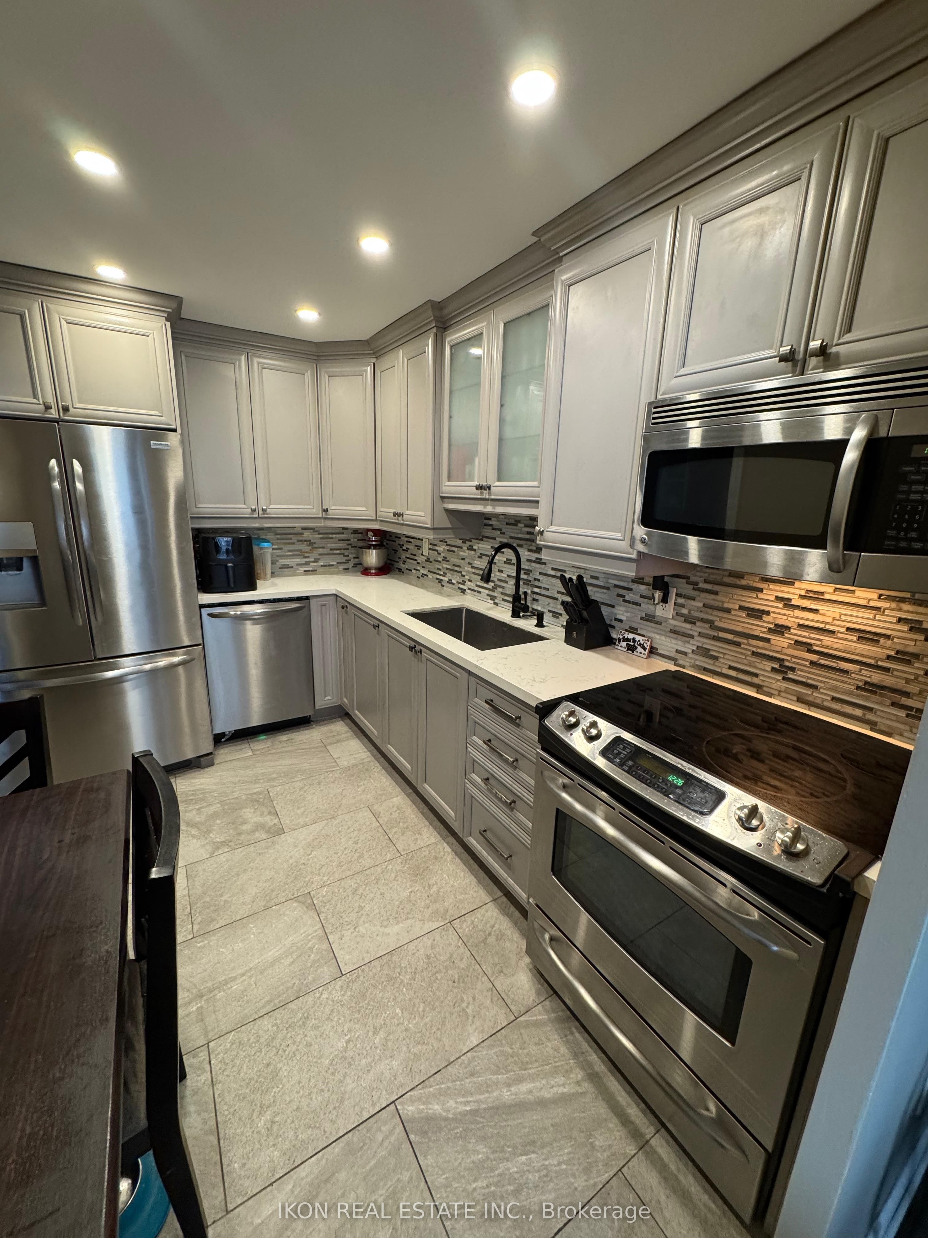 #504 - 10 Edgecliff Golfway Property Photo