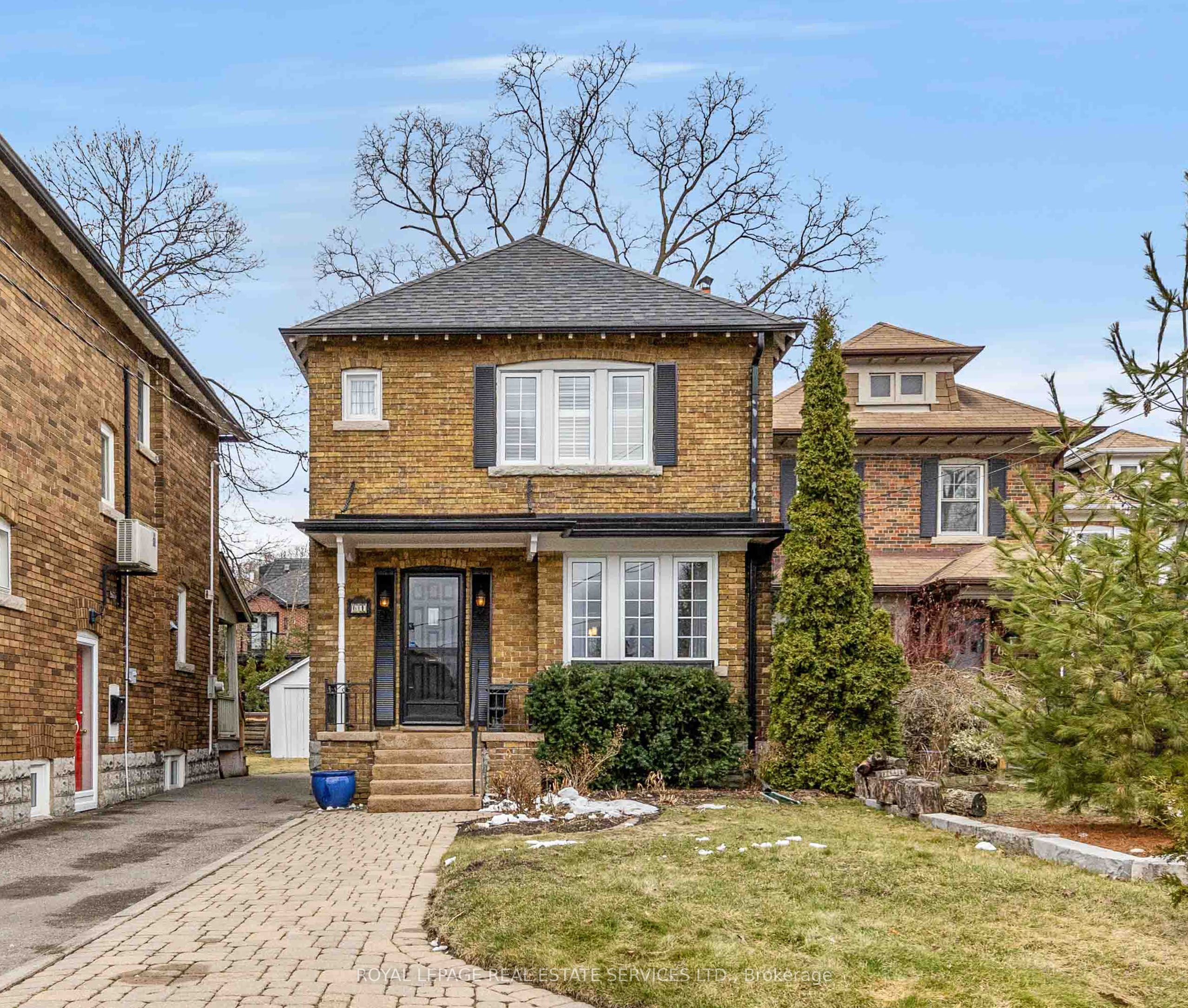 61 Yonge Boulevard Property Photo 1