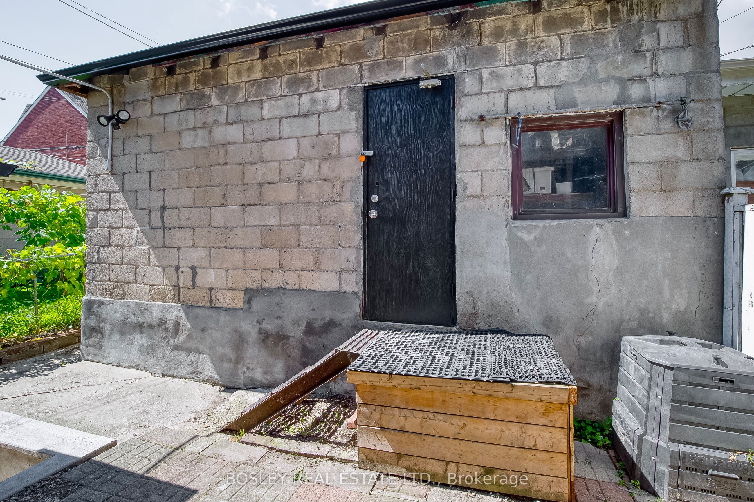 282 Ossington Avenue Property Photo 37