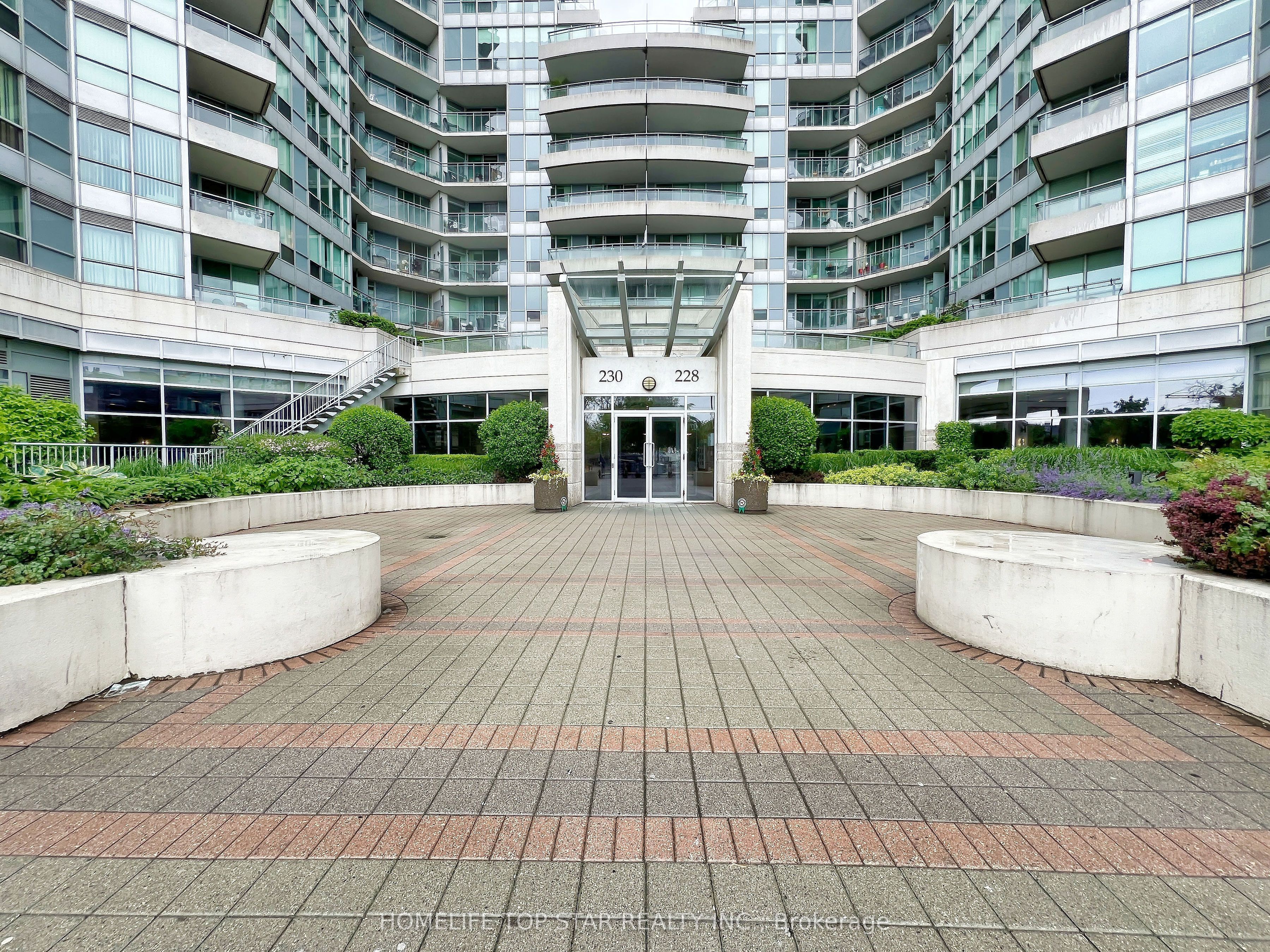 228 Queens Quay 1006 Property Photo 2