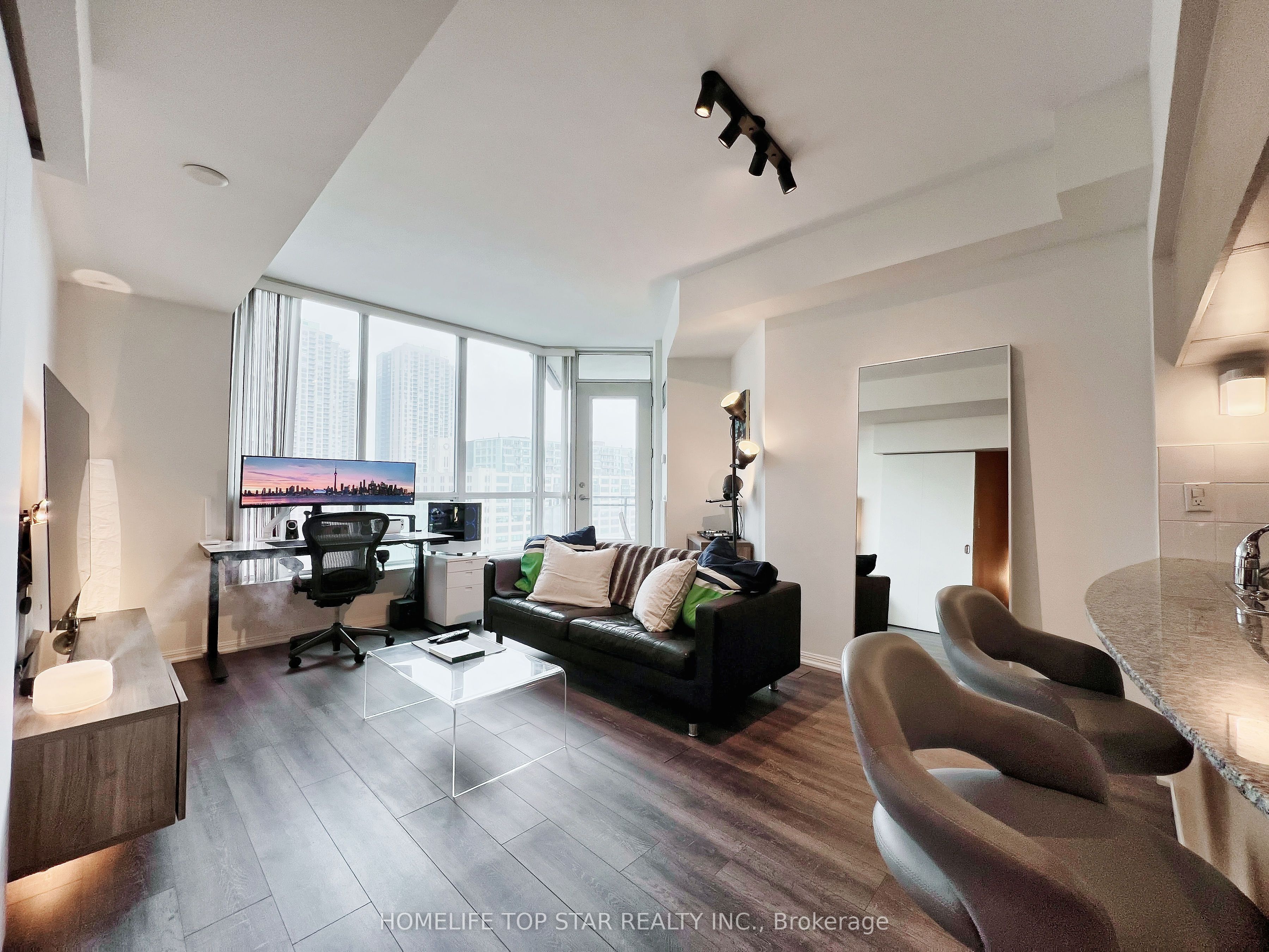 228 Queens Quay 1006 Property Photo 4
